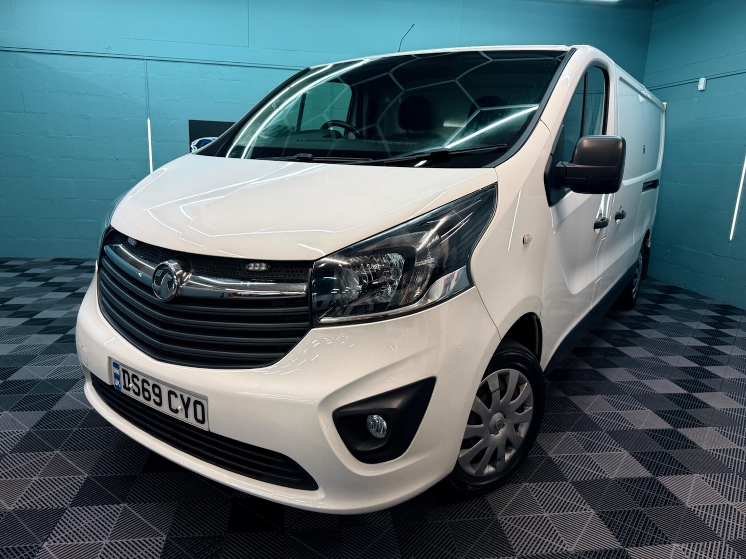 Used Vauxhall Vivaro 2019 for sale - 77456101: Photo 2