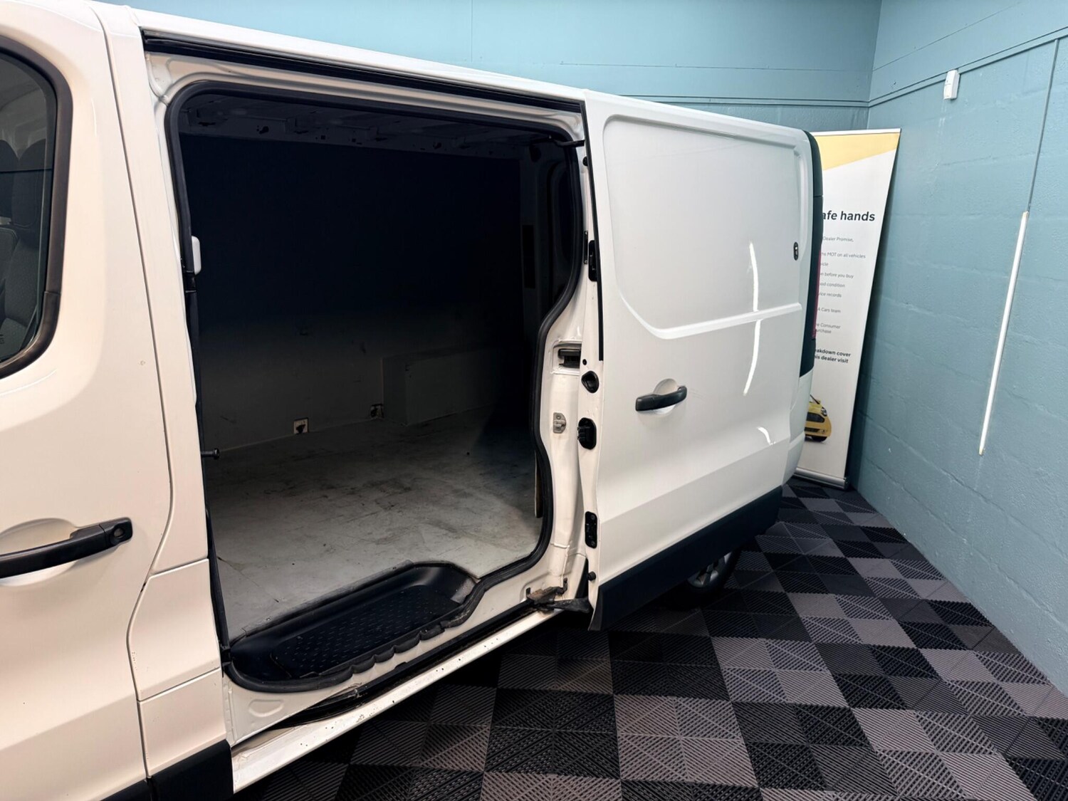 Used Vauxhall Vivaro 2019 for sale - 77456101: Photo 4