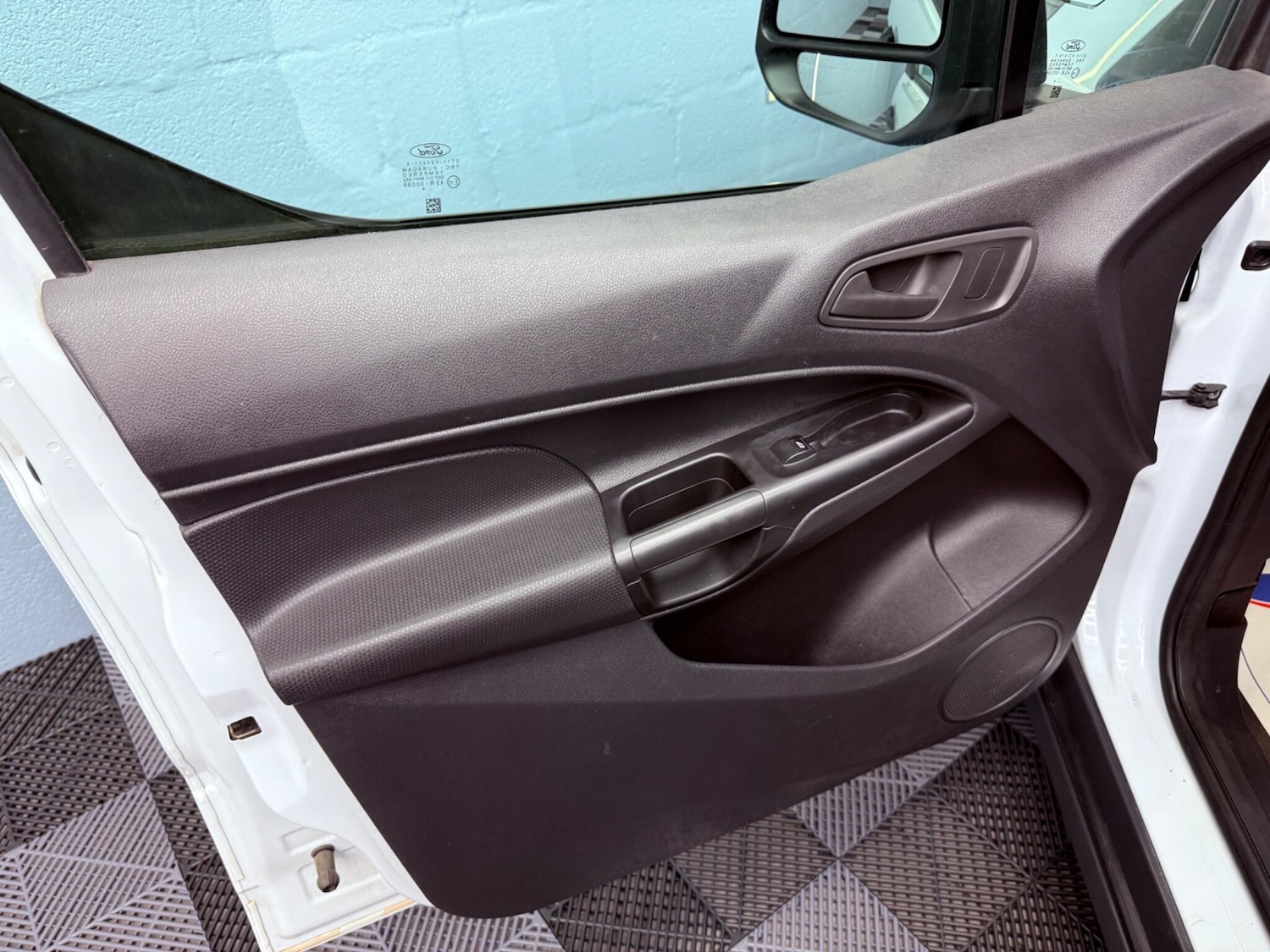 Used Ford Grand Tourneo Connect 2015 for sale - 75884195: Photo 15