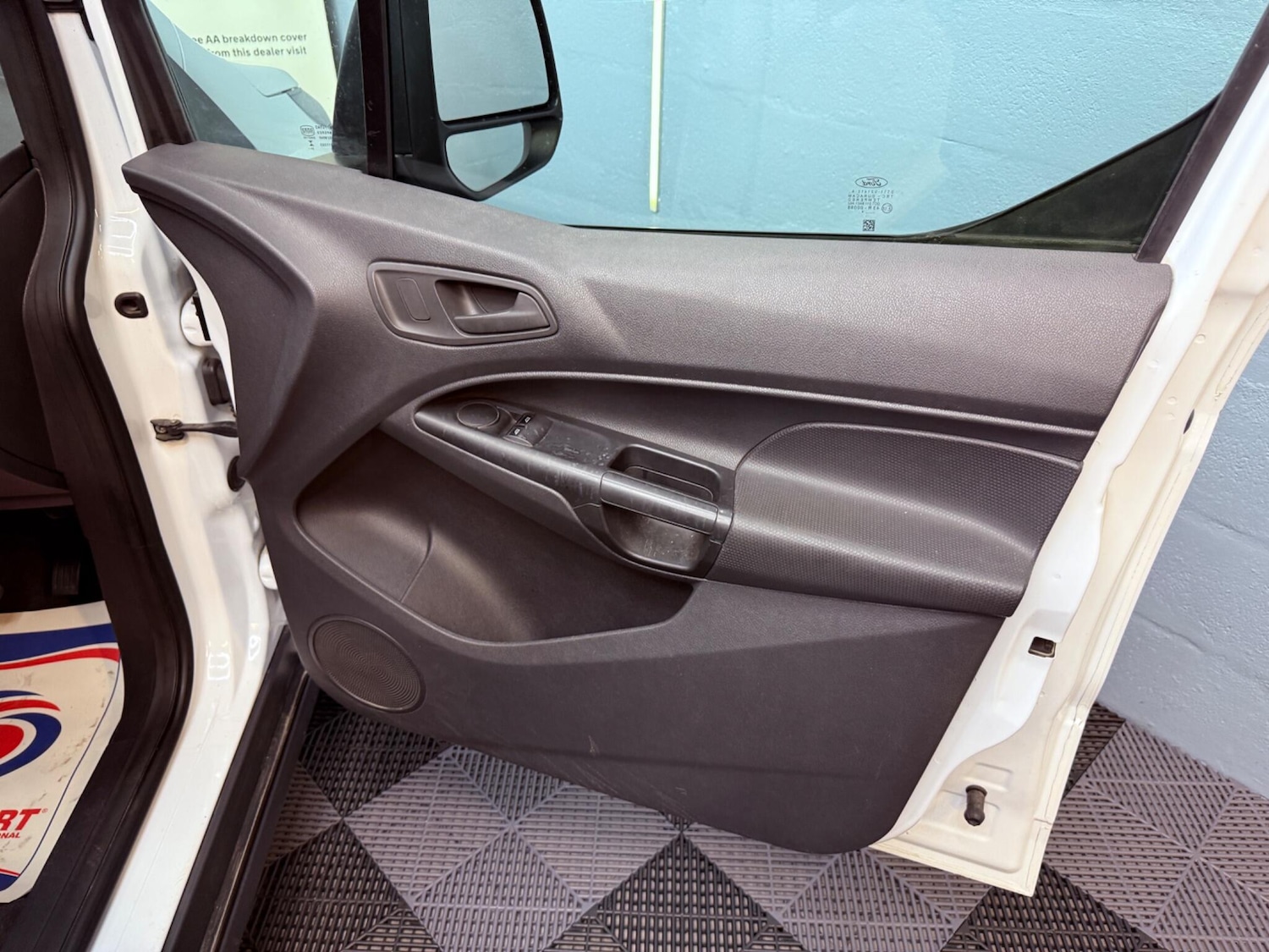 Used Ford Grand Tourneo Connect 2015 for sale - 75884195: Photo 29