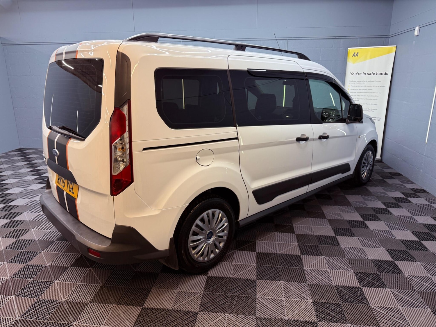 Used Ford Grand Tourneo Connect 2015 for sale - 75884195: Photo 33