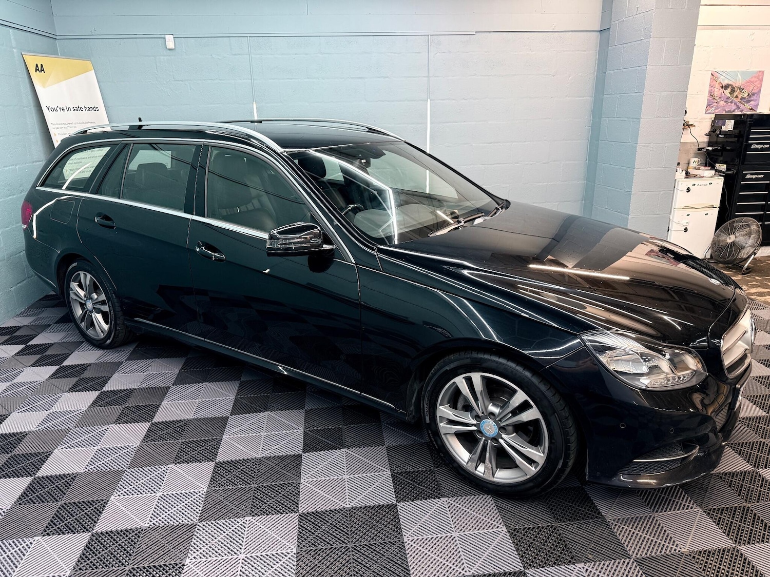 Used Mercedes-Benz E Class 2013 for sale - 76742834: Photo 3