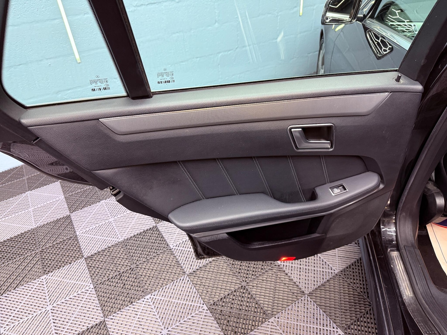 Used Mercedes-Benz E Class 2013 for sale - 76742834: Photo 32