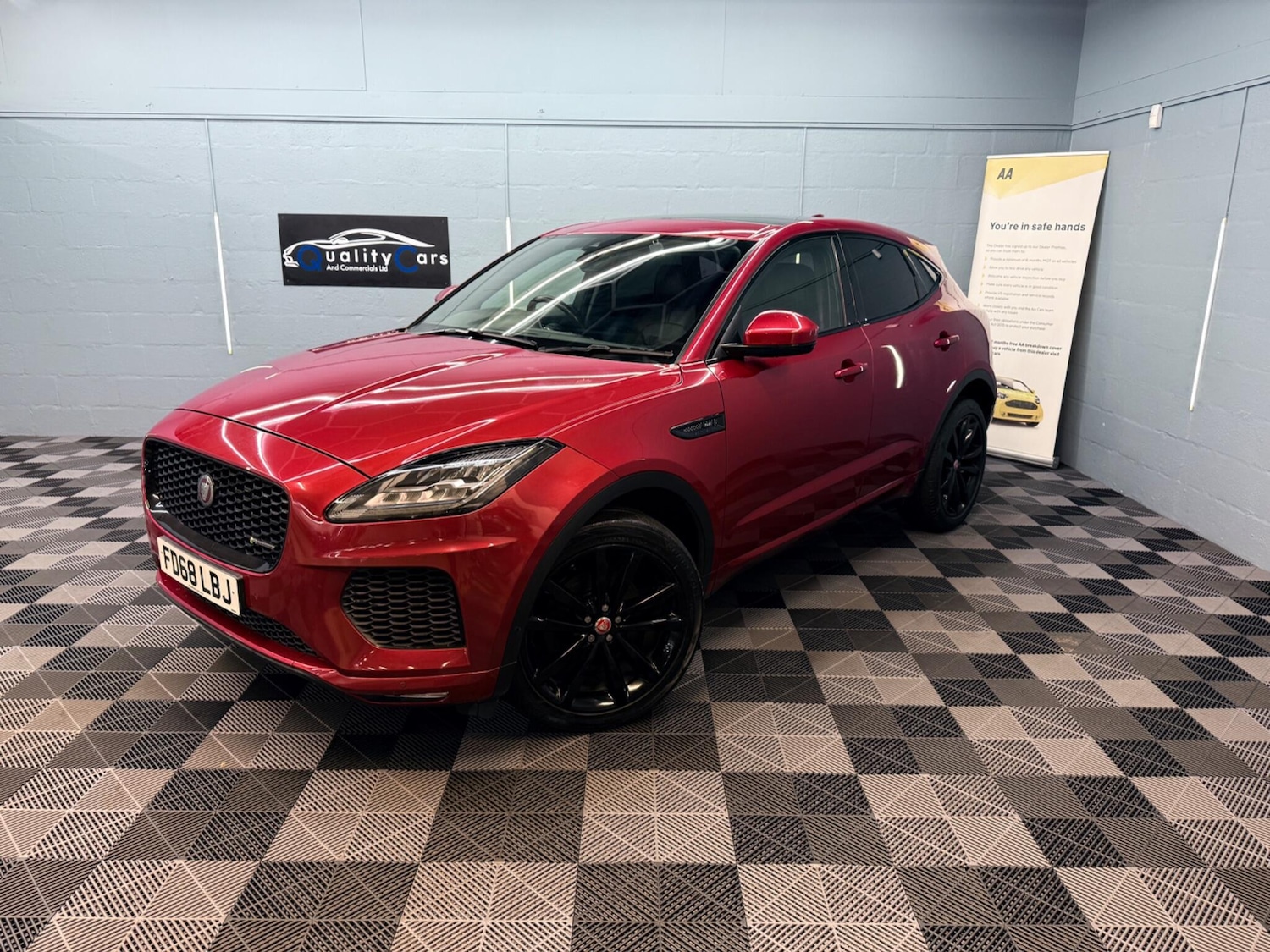 Used Jaguar E-Pace 2019 for sale - 77155904: Photo 2