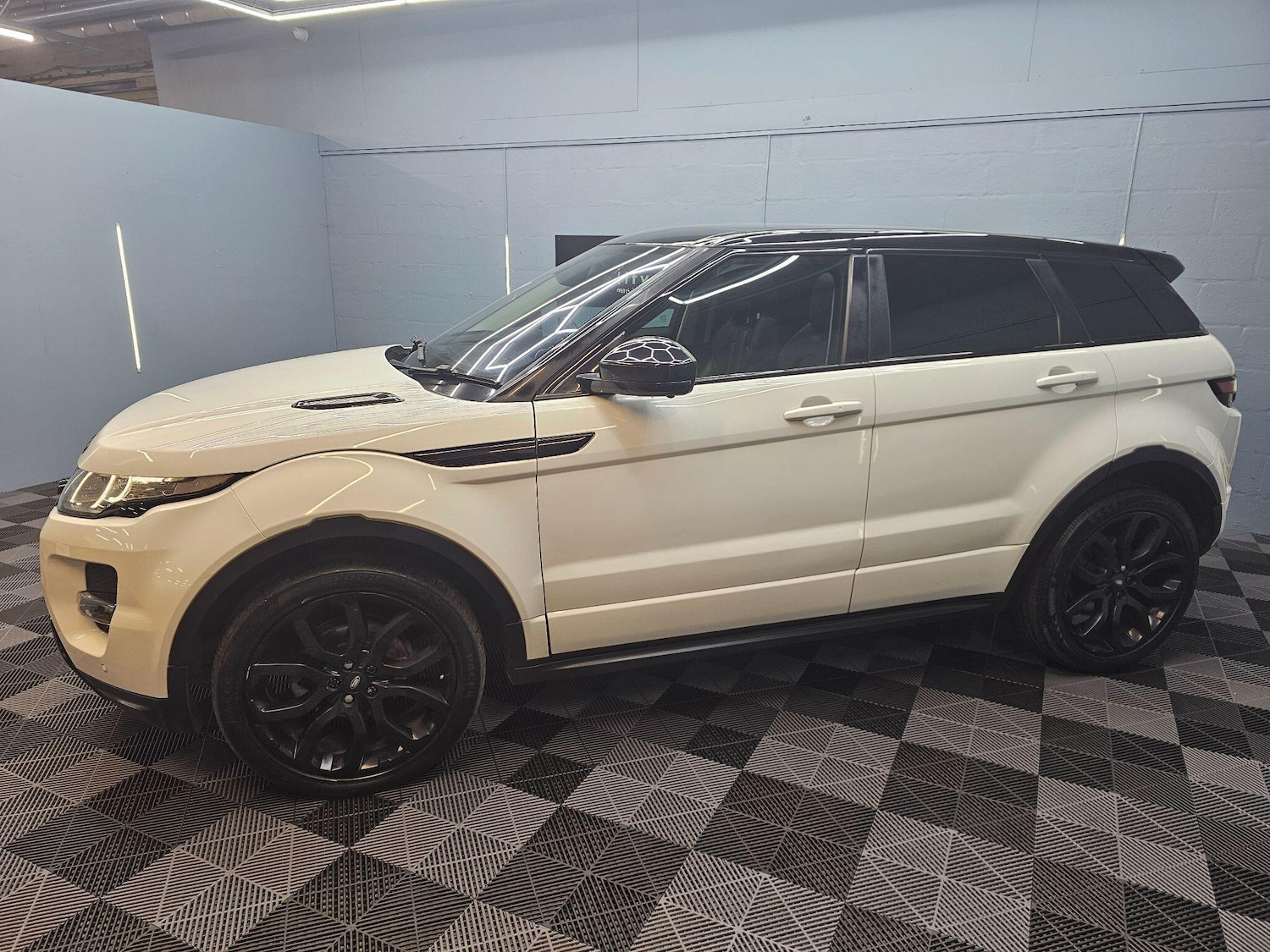 Used Land Rover Range Rover Evoque 2015 for sale - 77455529: Photo 6