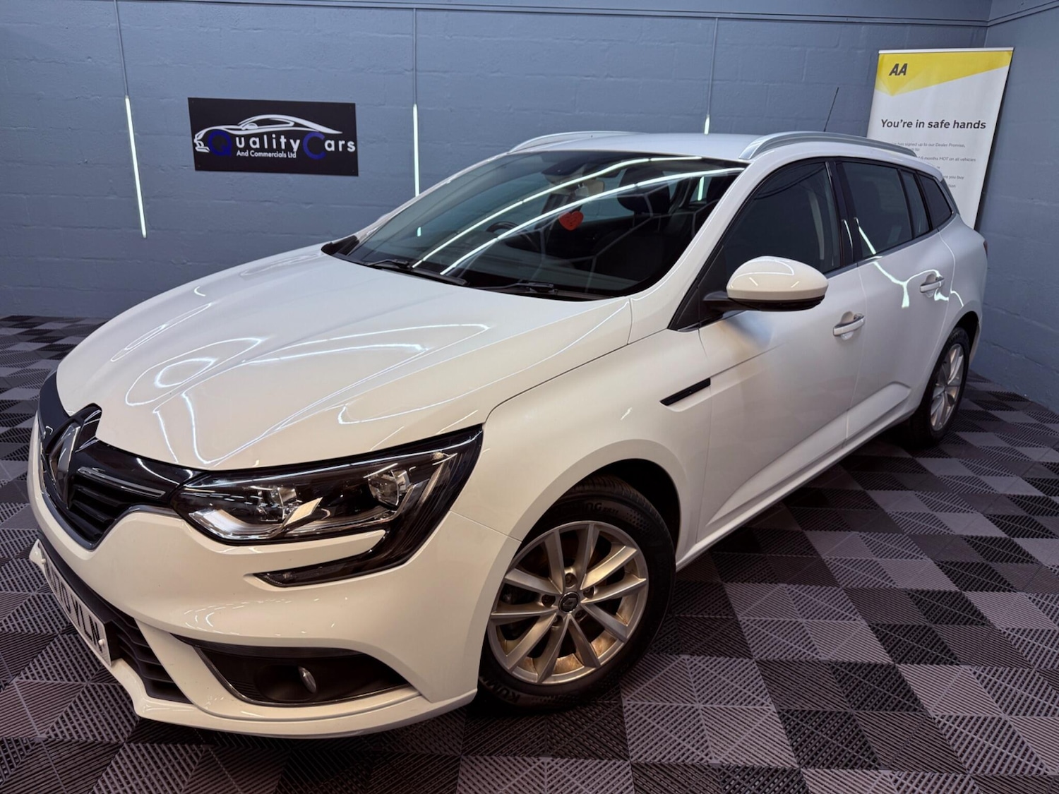 Used Renault Megane 2020 for sale - 76573475: Photo 1