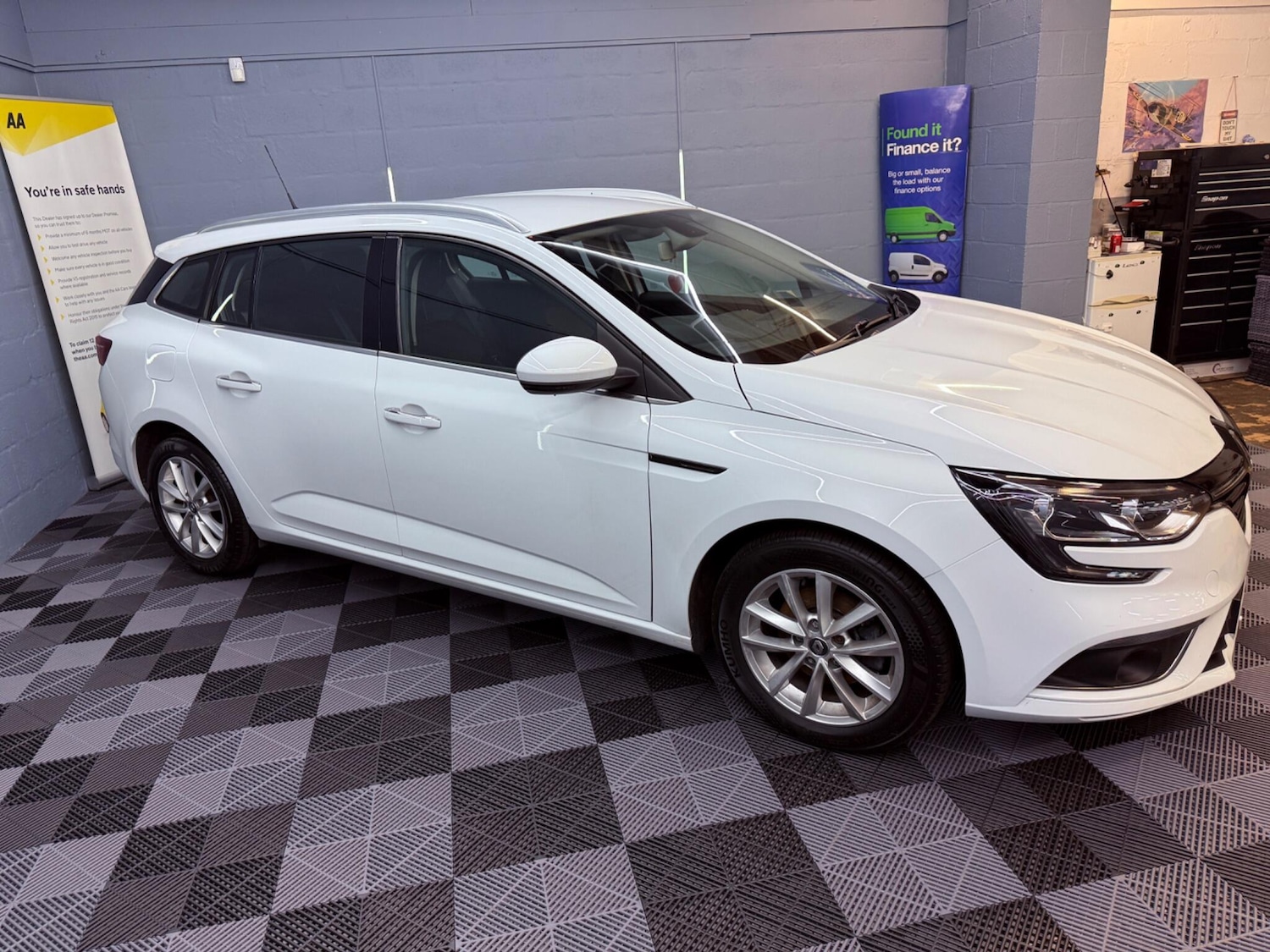Used Renault Megane 2020 for sale - 76573475: Photo 3