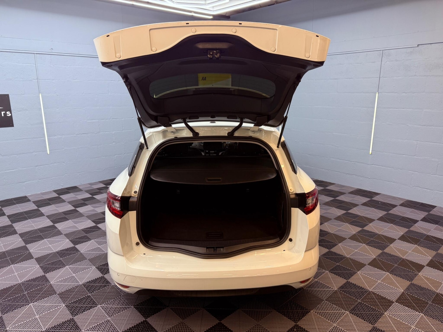 Used Renault Megane 2020 for sale - 76573475: Photo 32