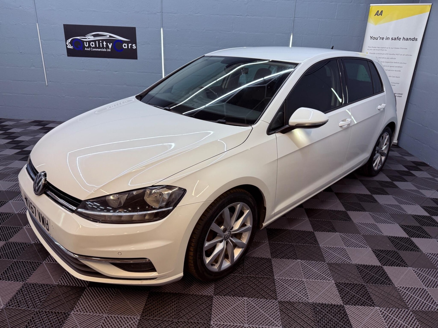 Used Volkswagen Golf 2017 for sale - 76987632: Photo 1