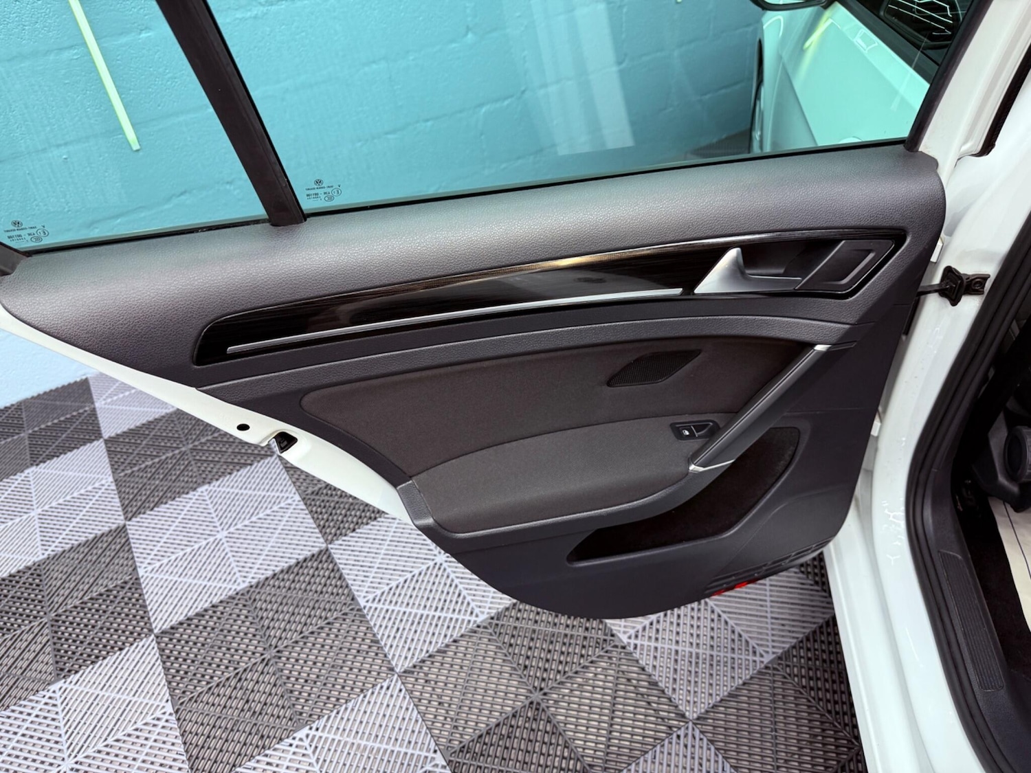 Used Volkswagen Golf 2017 for sale - 76987632: Photo 18