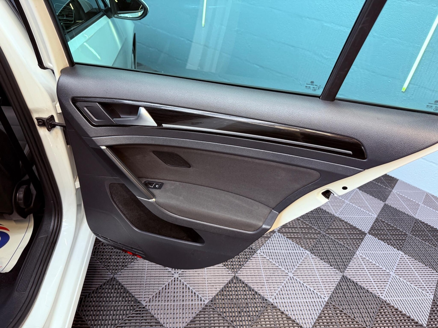 Used Volkswagen Golf 2017 for sale - 76987632: Photo 19