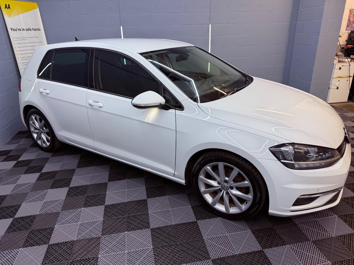 Used Volkswagen Golf 2017 for sale - 76987632: Photo 2