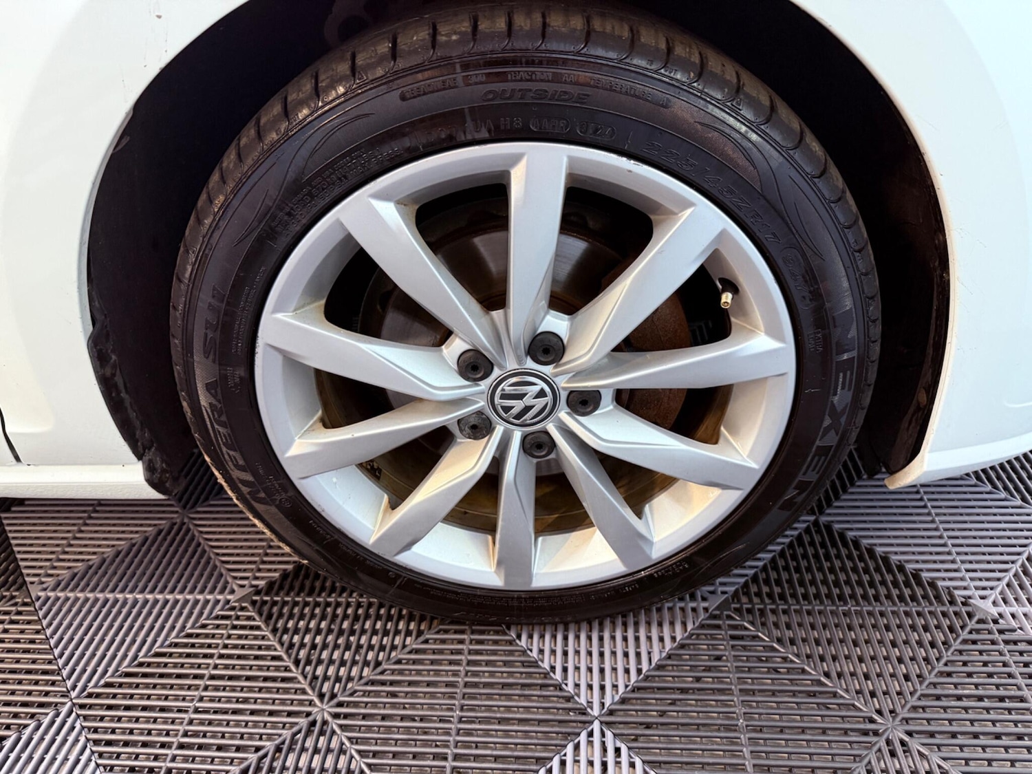 Used Volkswagen Golf 2017 for sale - 76987632: Photo 24