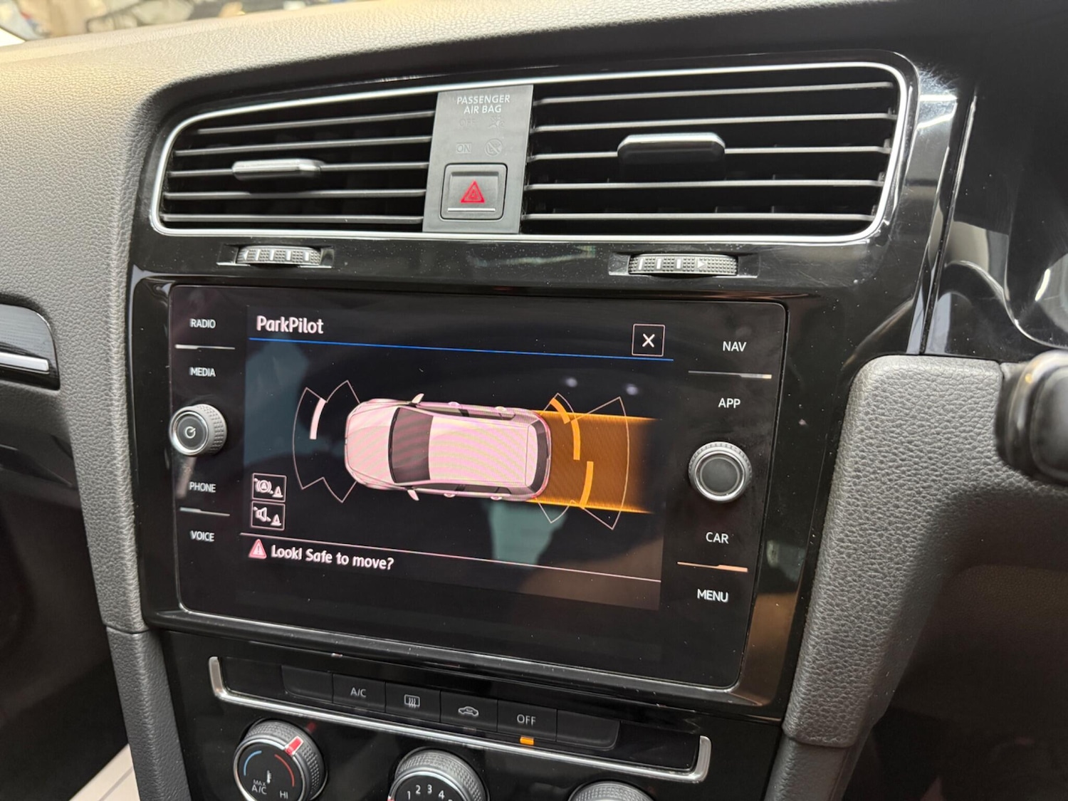 Used Volkswagen Golf 2017 for sale - 76987632: Photo 25