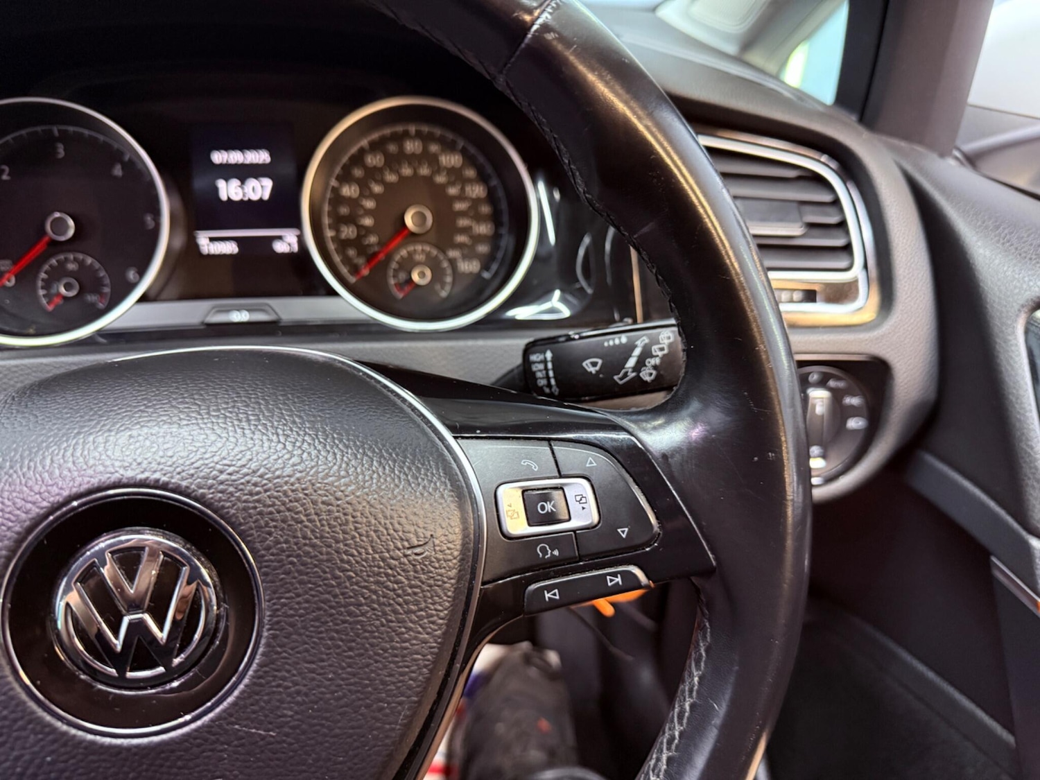 Used Volkswagen Golf 2017 for sale - 76987632: Photo 31