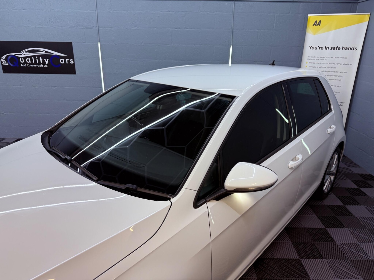 Used Volkswagen Golf 2017 for sale - 76987632: Photo 32