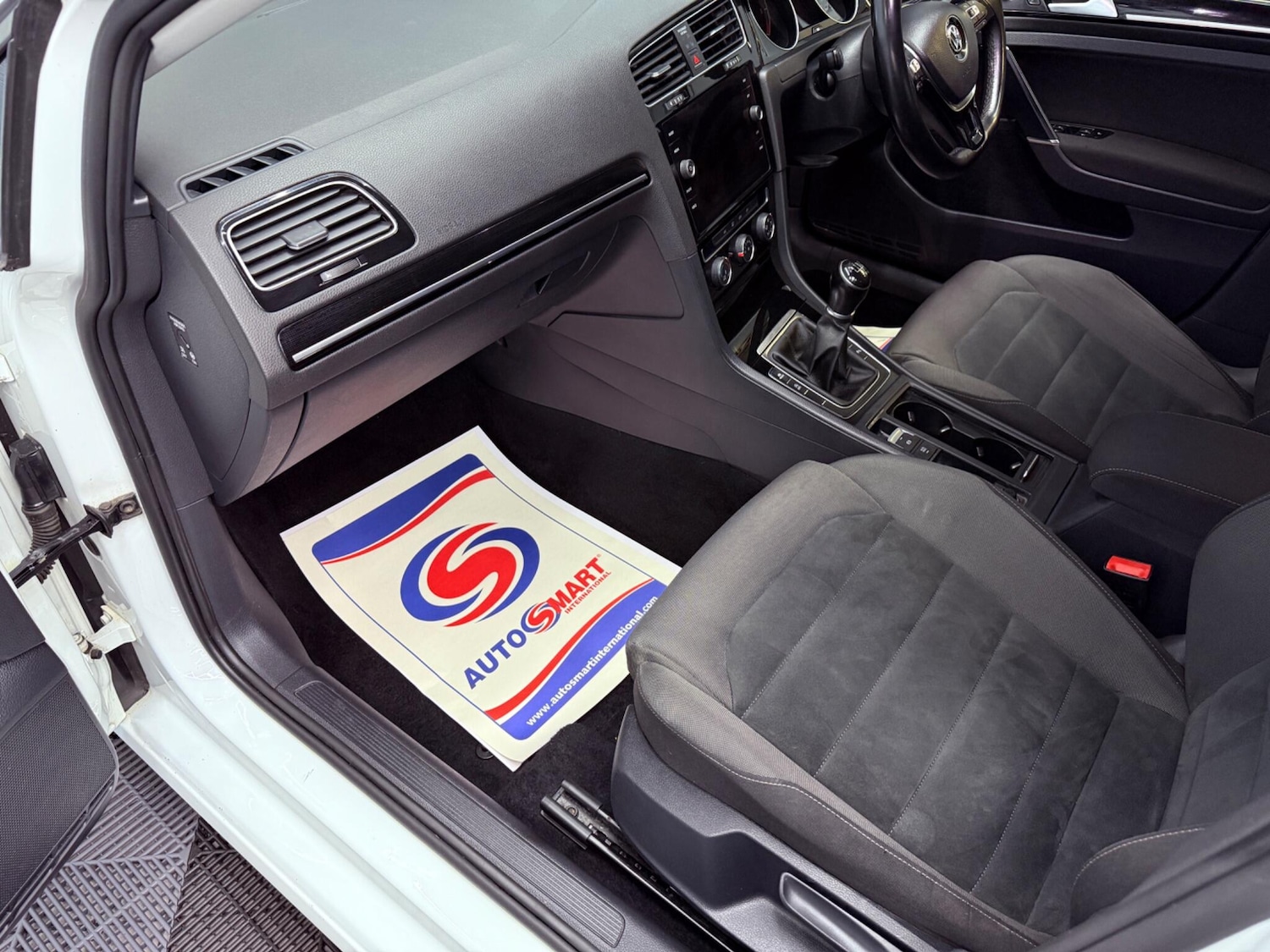 Used Volkswagen Golf 2017 for sale - 76987632: Photo 38