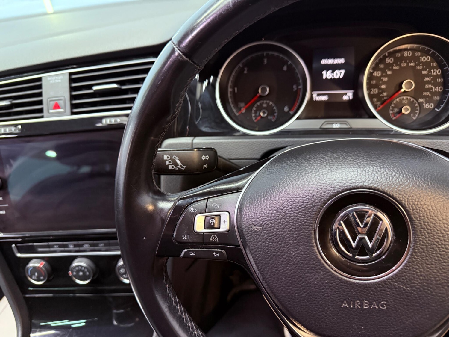 Used Volkswagen Golf 2017 for sale - 76987632: Photo 43