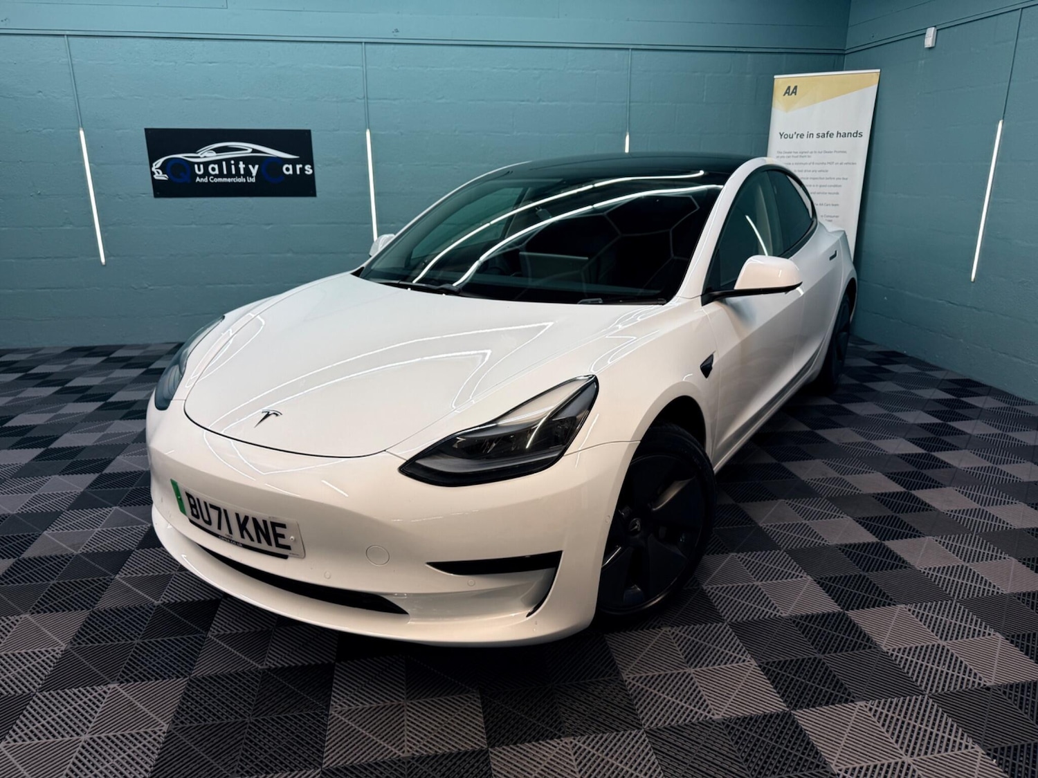 Used Tesla Model 3 for sale - 77658874: Photo 2