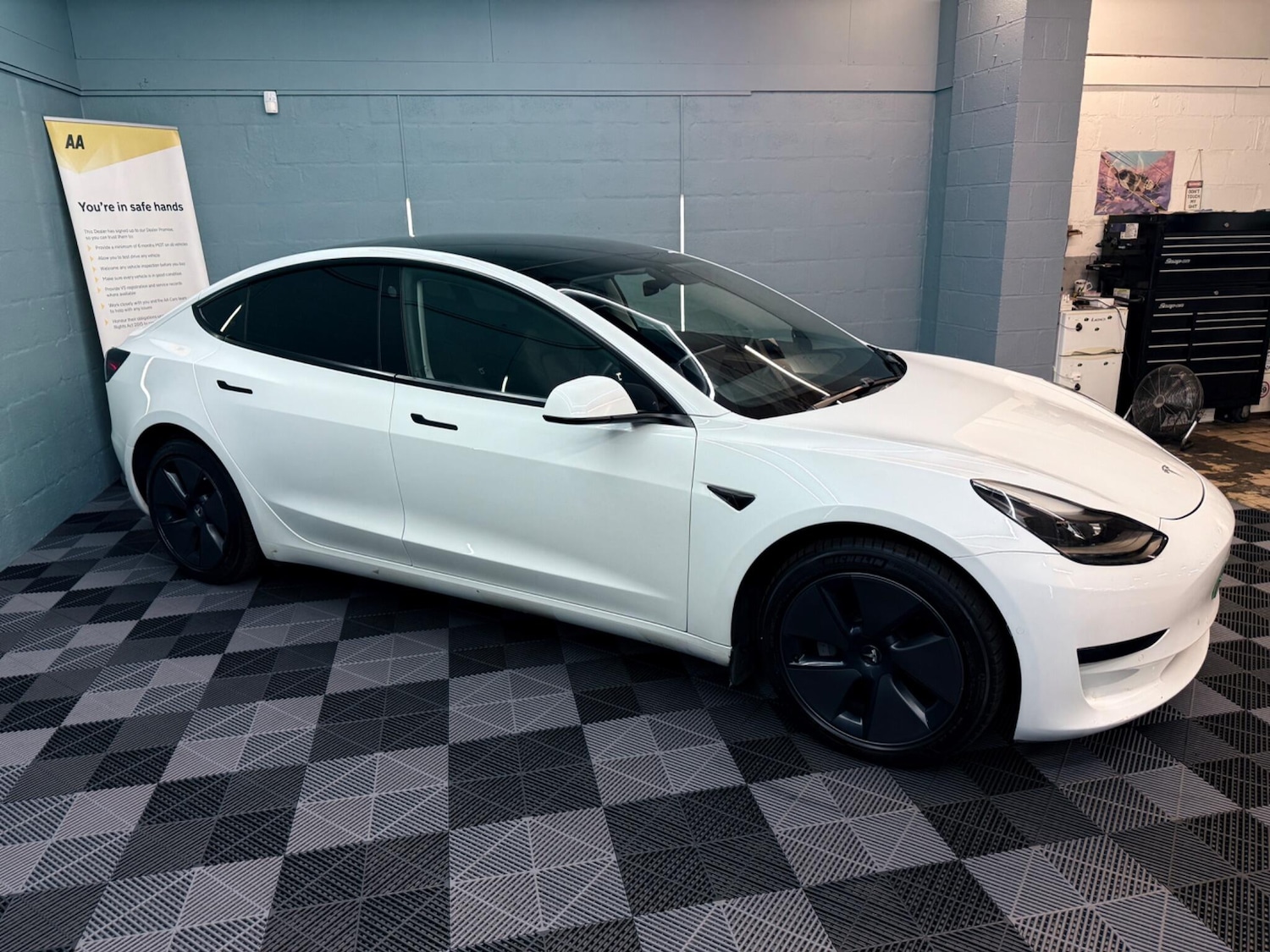 Used Tesla Model 3 for sale - 77658874: Photo 4