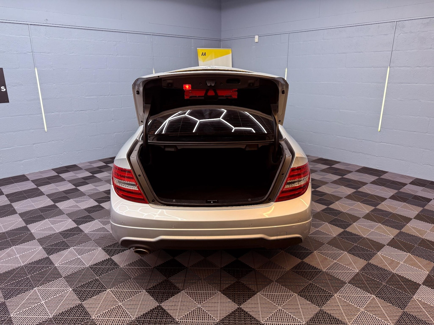 Used Mercedes-Benz C Class 2012 for sale - 76992454: Photo 28