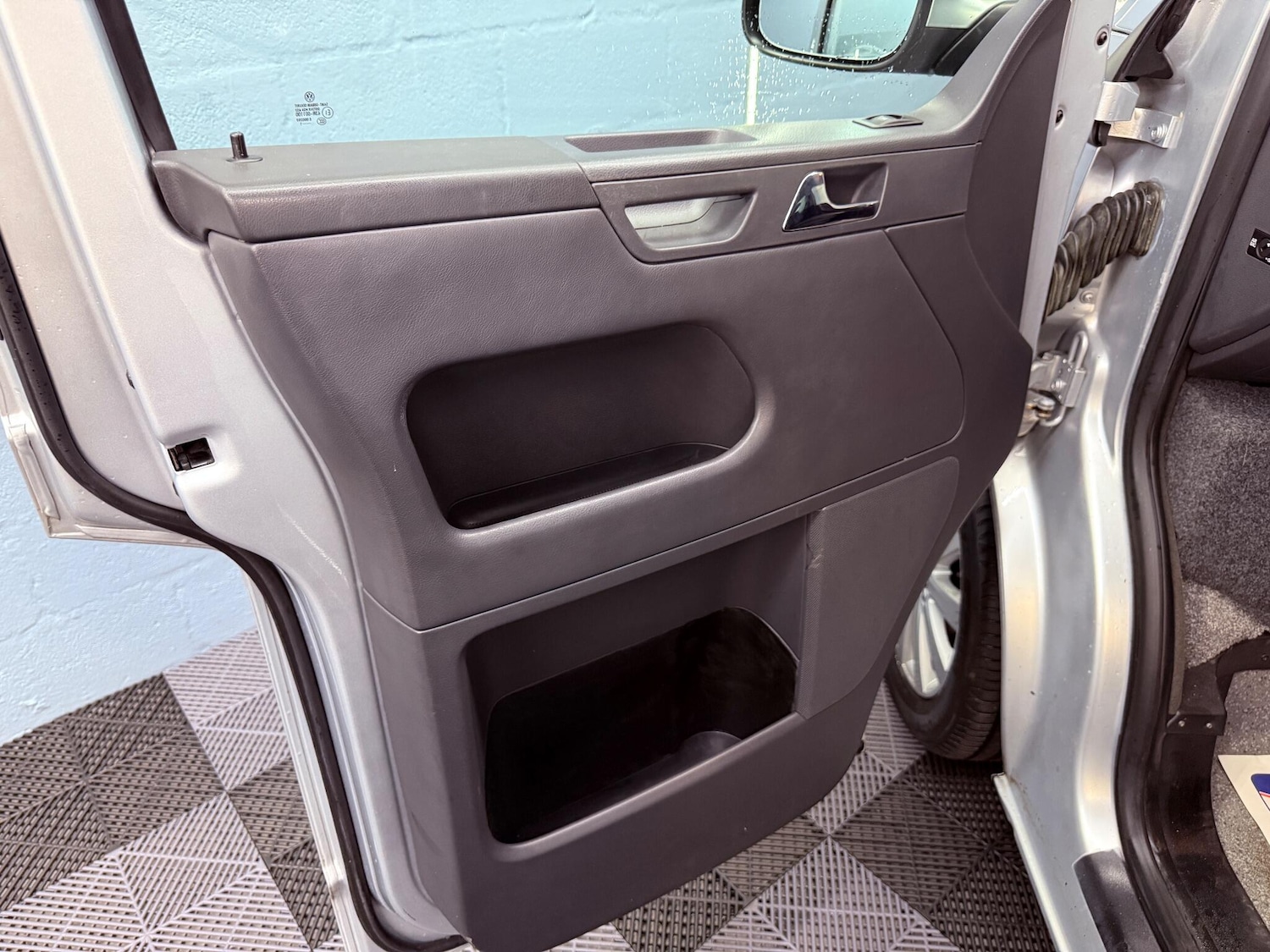 Used Volkswagen Caravelle 2011 for sale - 76306746: Photo 21