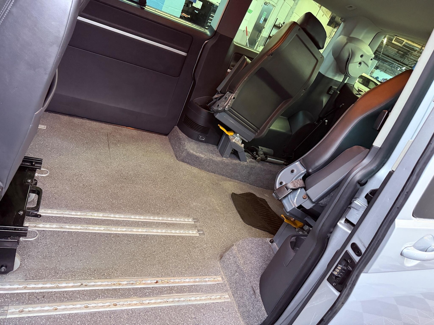 Used Volkswagen Caravelle 2011 for sale - 76306746: Photo 28