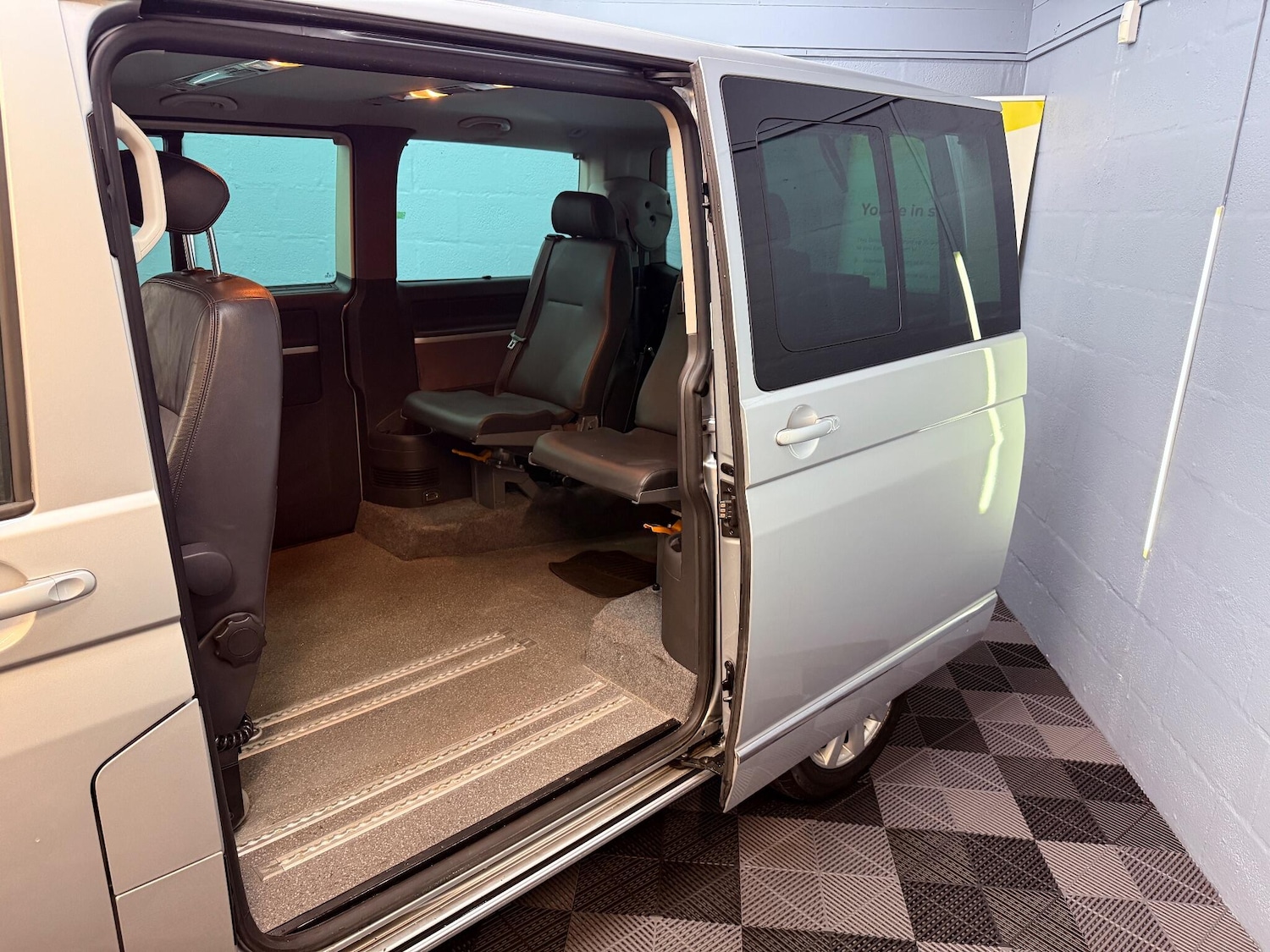 Used Volkswagen Caravelle 2011 for sale - 76306746: Photo 3