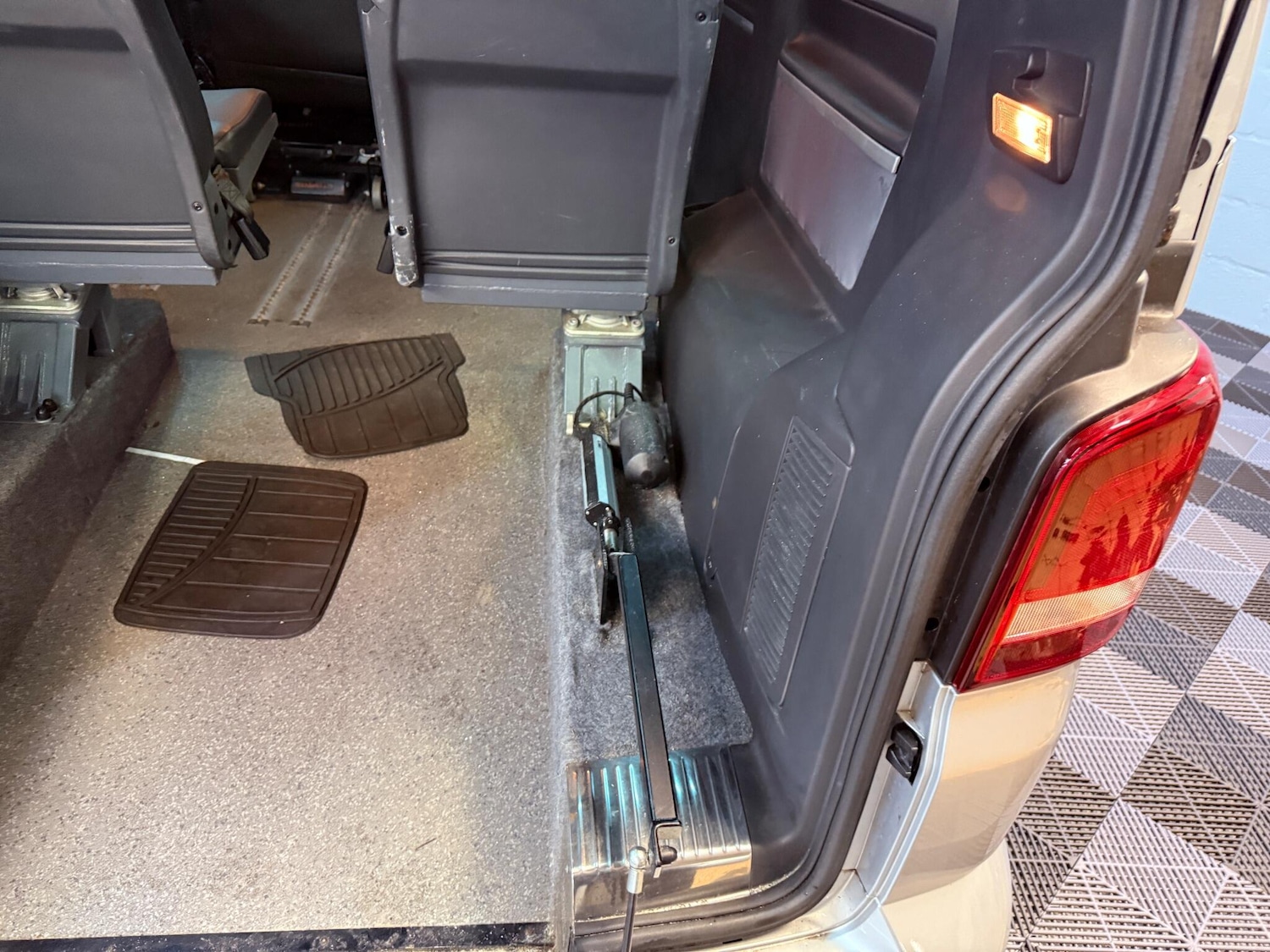 Used Volkswagen Caravelle 2011 for sale - 76306746: Photo 38