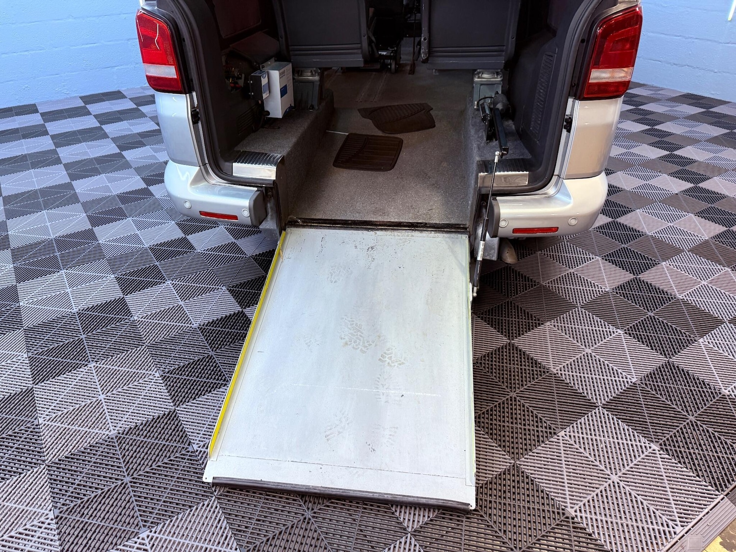 Used Volkswagen Caravelle 2011 for sale - 76306746: Photo 40