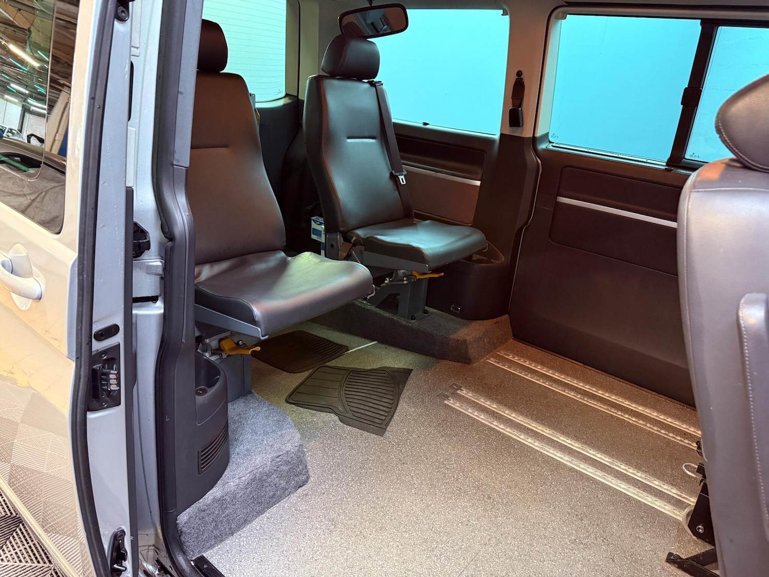 Used Volkswagen Caravelle 2011 for sale - 76306746: Photo 42