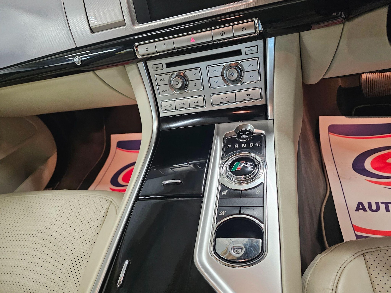 Used Jaguar XF 2013 for sale - 76994369: Photo 14