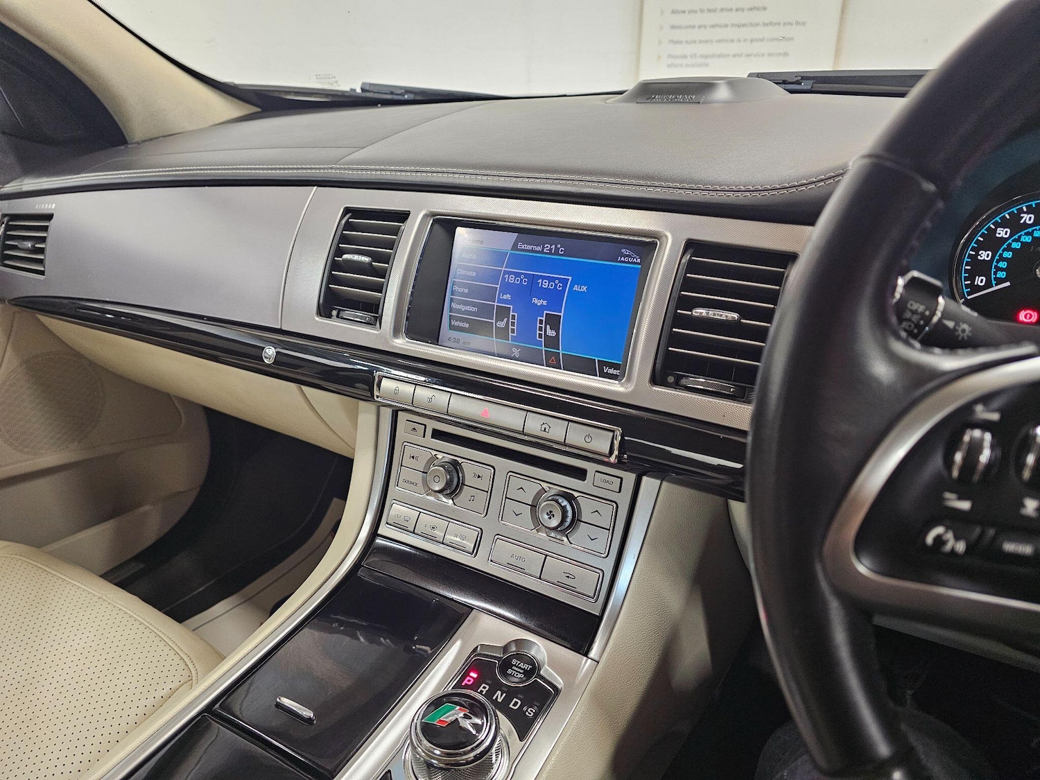 Used Jaguar XF 2013 for sale - 76994369: Photo 25