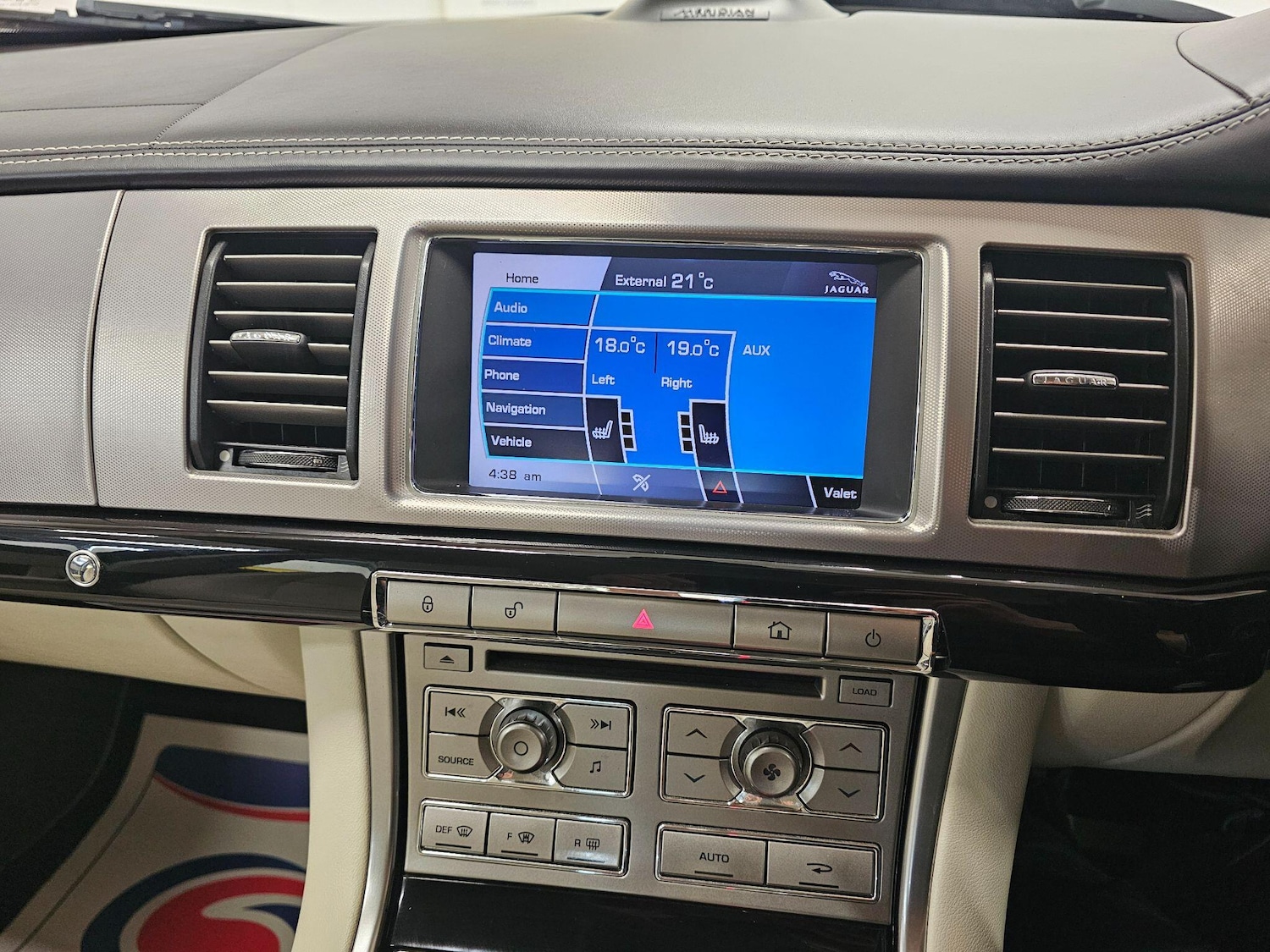 Used Jaguar XF 2013 for sale - 76994369: Photo 26