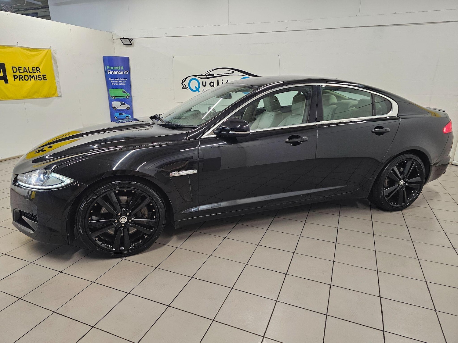 Used Jaguar XF 2013 for sale - 76994369: Photo 8