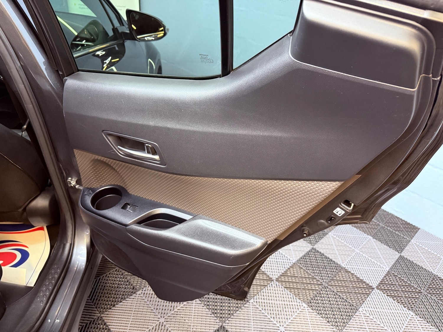 Used Toyota C-HR 2020 for sale - 77305251: Photo 40