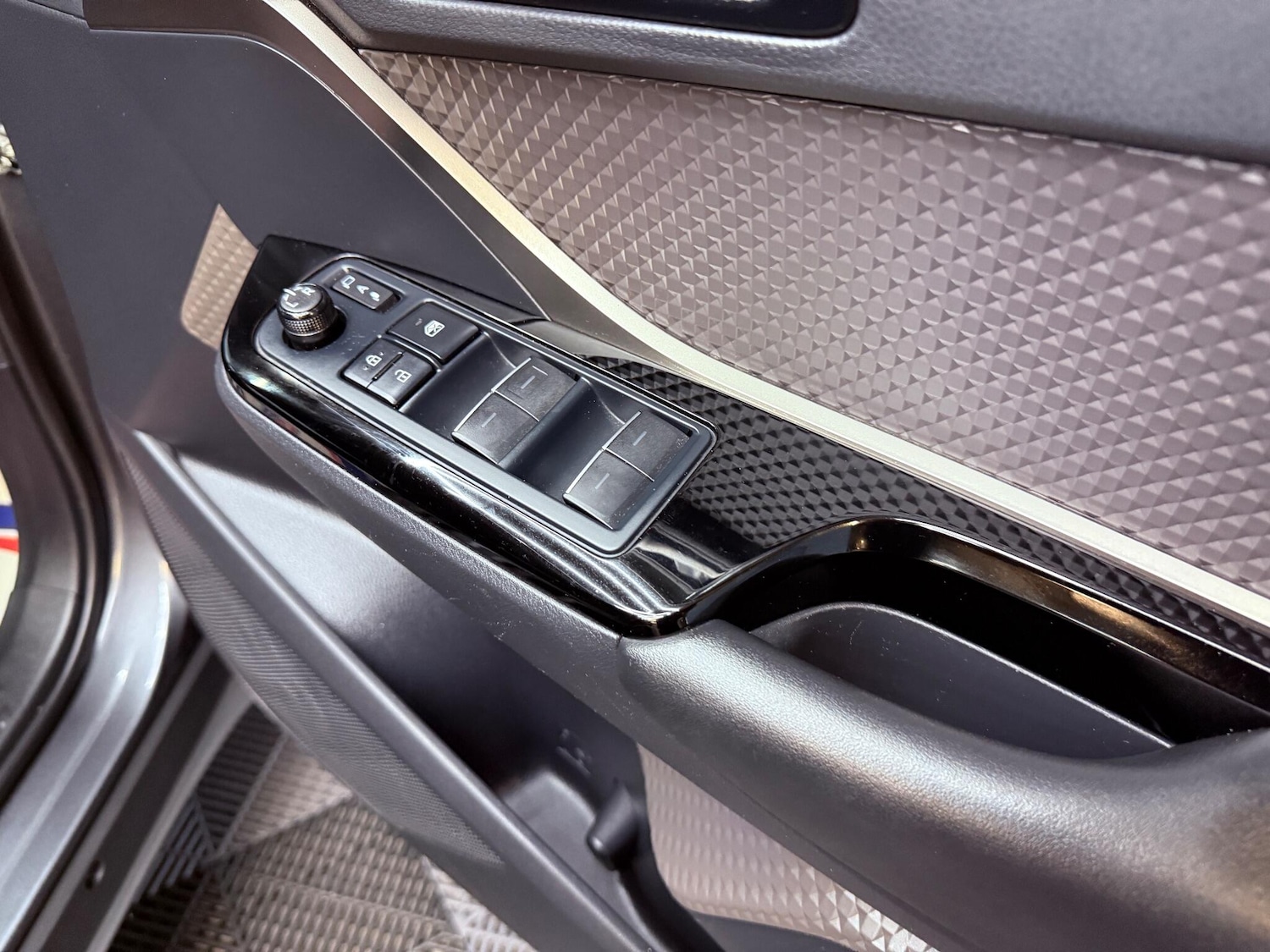 Used Toyota C-HR 2020 for sale - 77305251: Photo 45