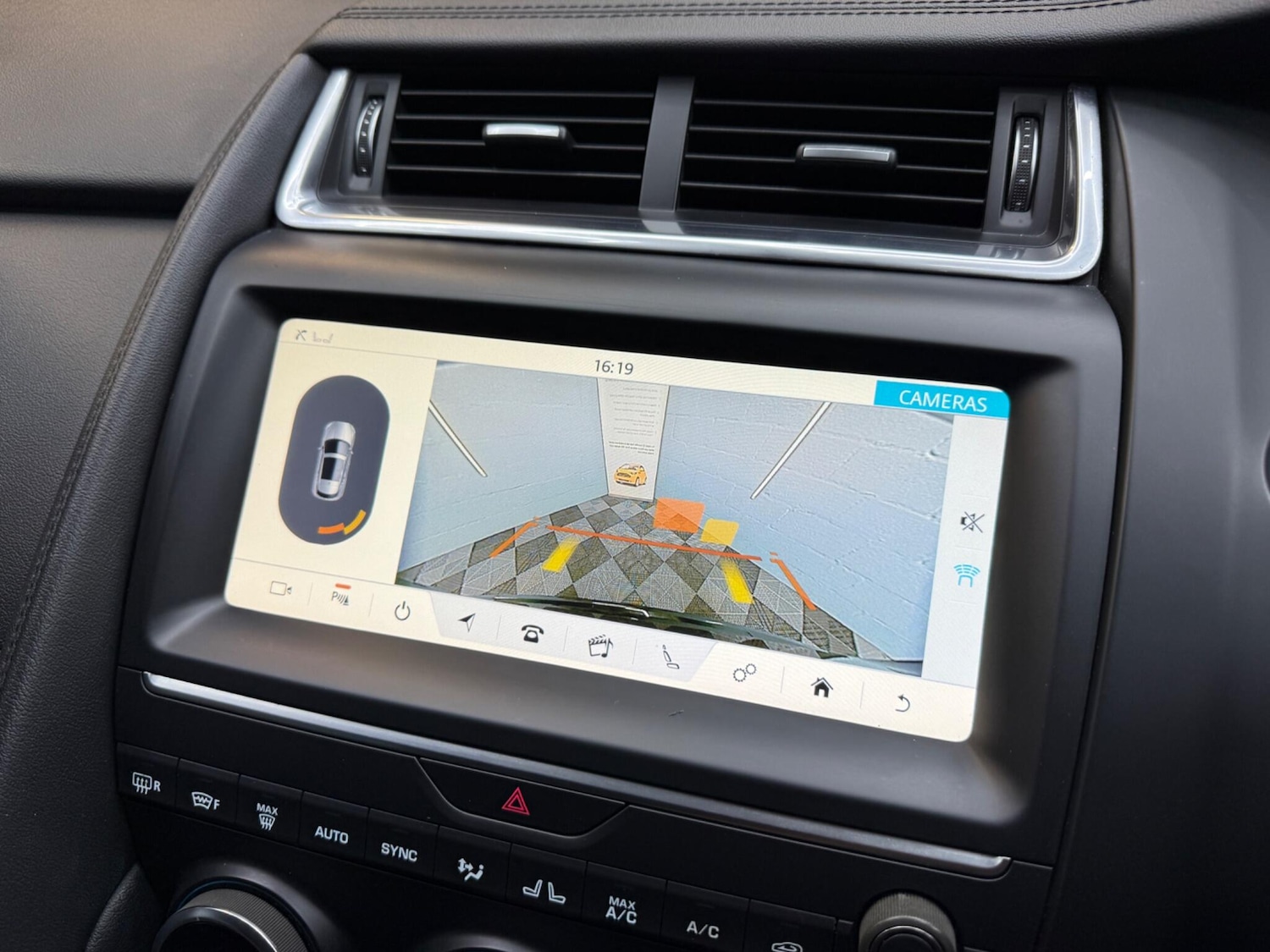 Used Jaguar E-Pace 2019 for sale - 77305294: Photo 8