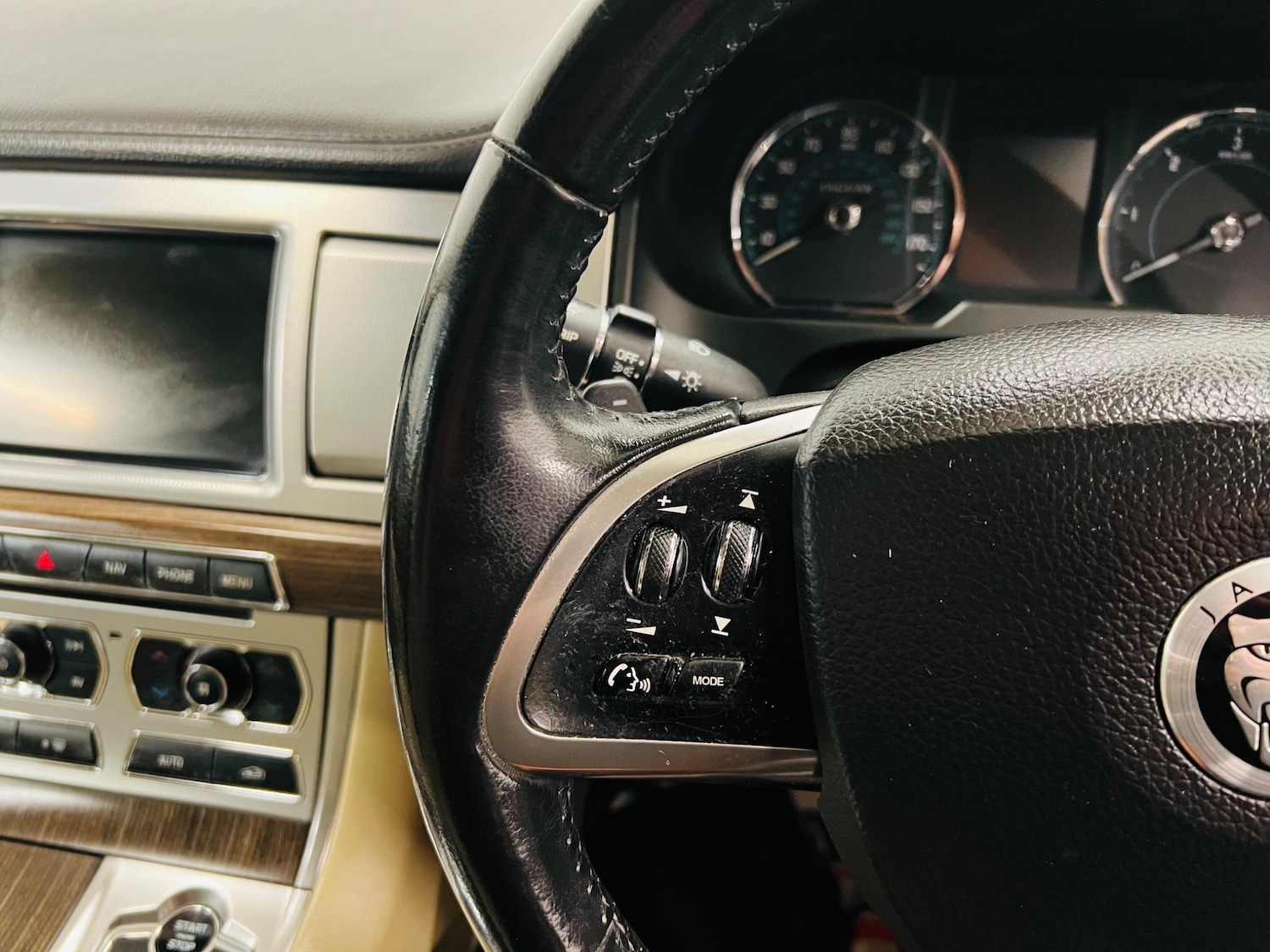 Used Jaguar XF 2012 for sale - 76994910: Photo 14