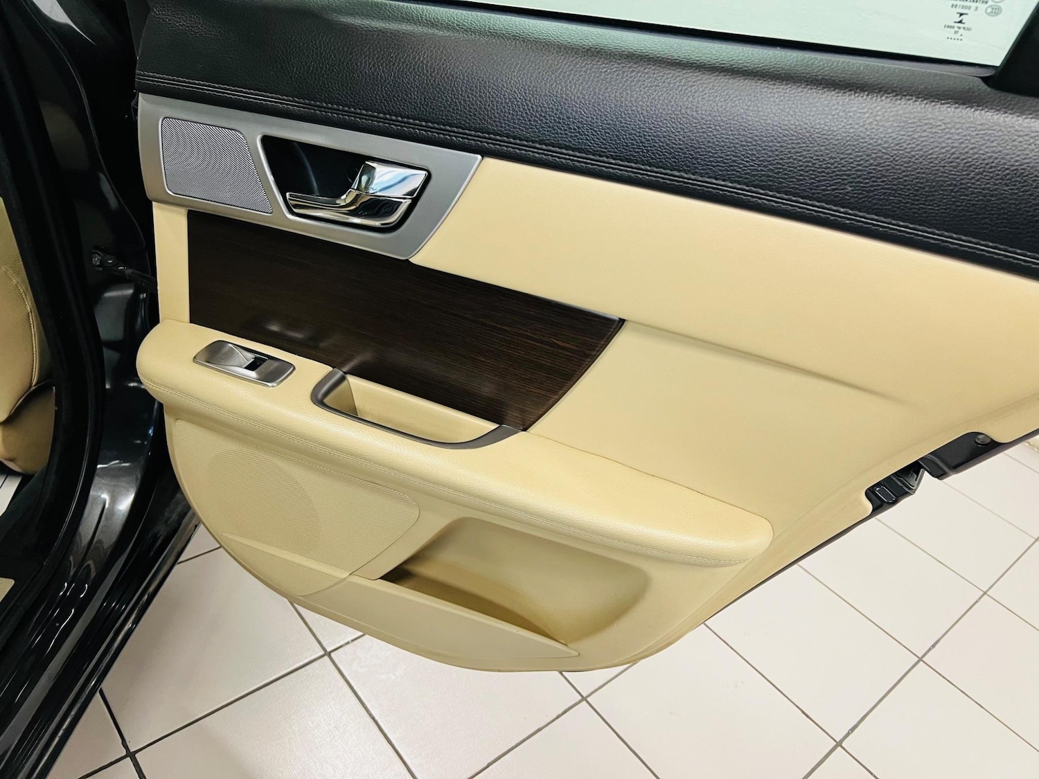 Used Jaguar XF 2012 for sale - 76994910: Photo 17