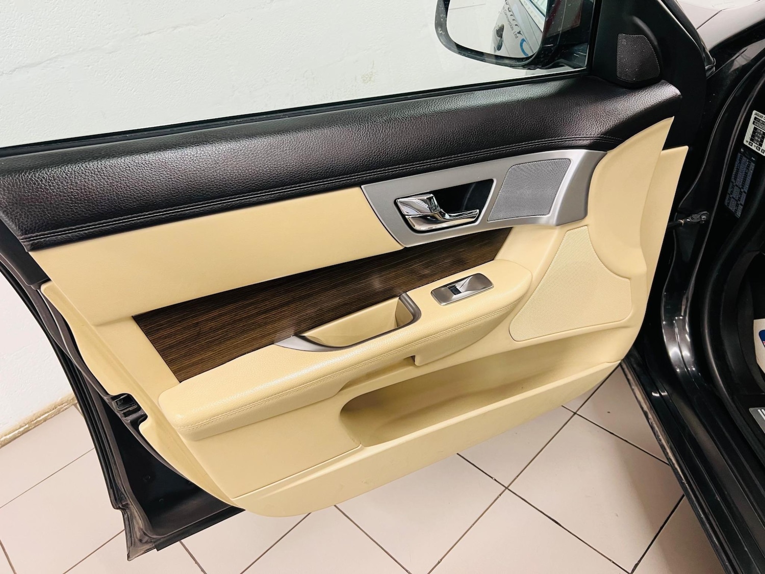 Used Jaguar XF 2012 for sale - 76994910: Photo 18