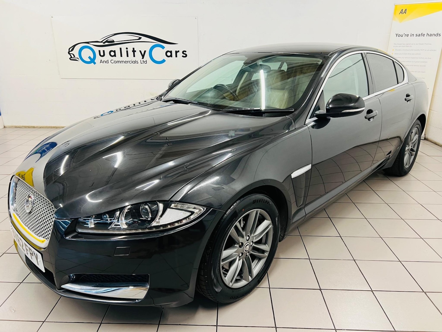 Used Jaguar XF 2012 for sale - 76994910: Photo 2