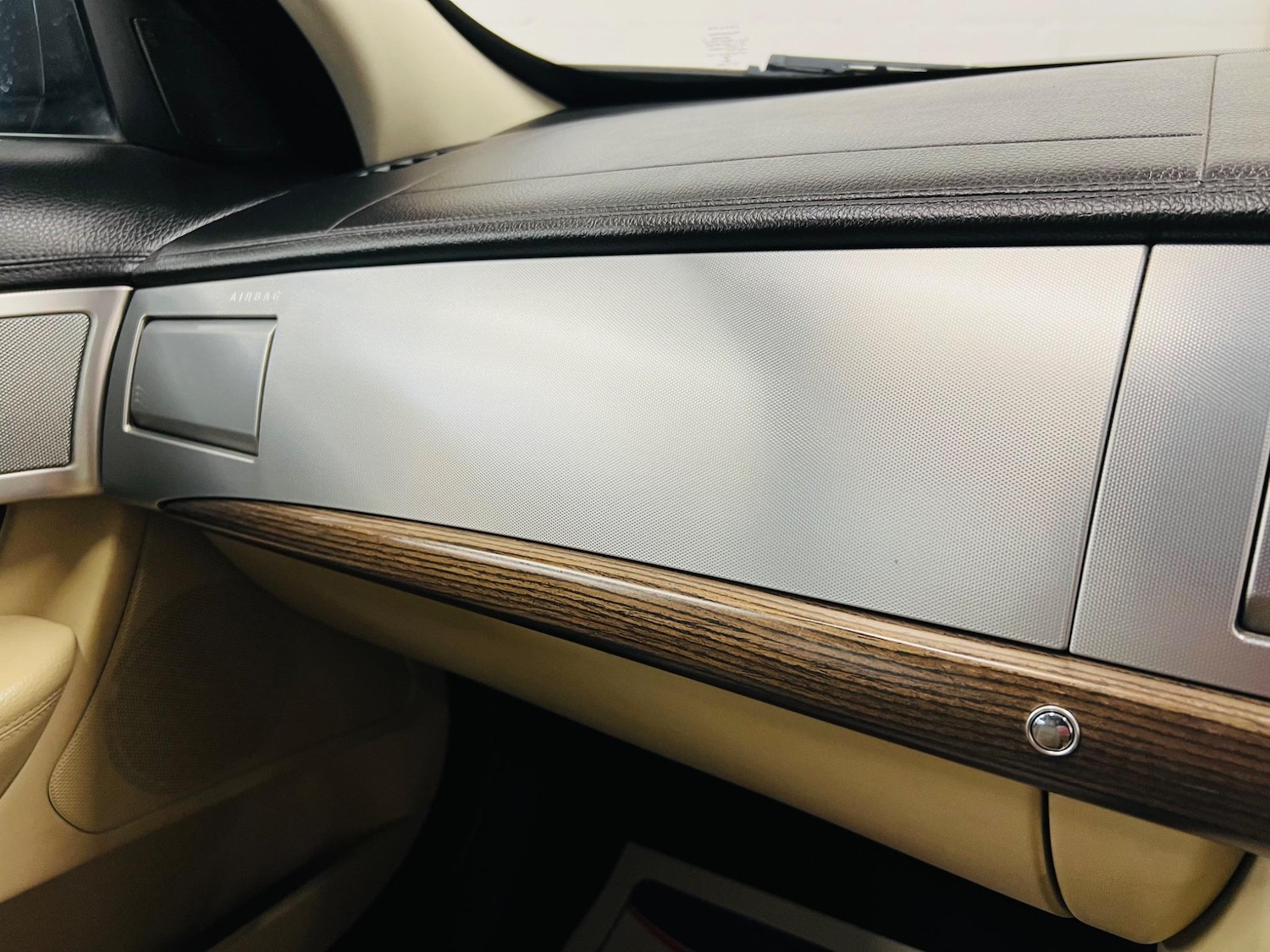 Used Jaguar XF 2012 for sale - 76994910: Photo 32