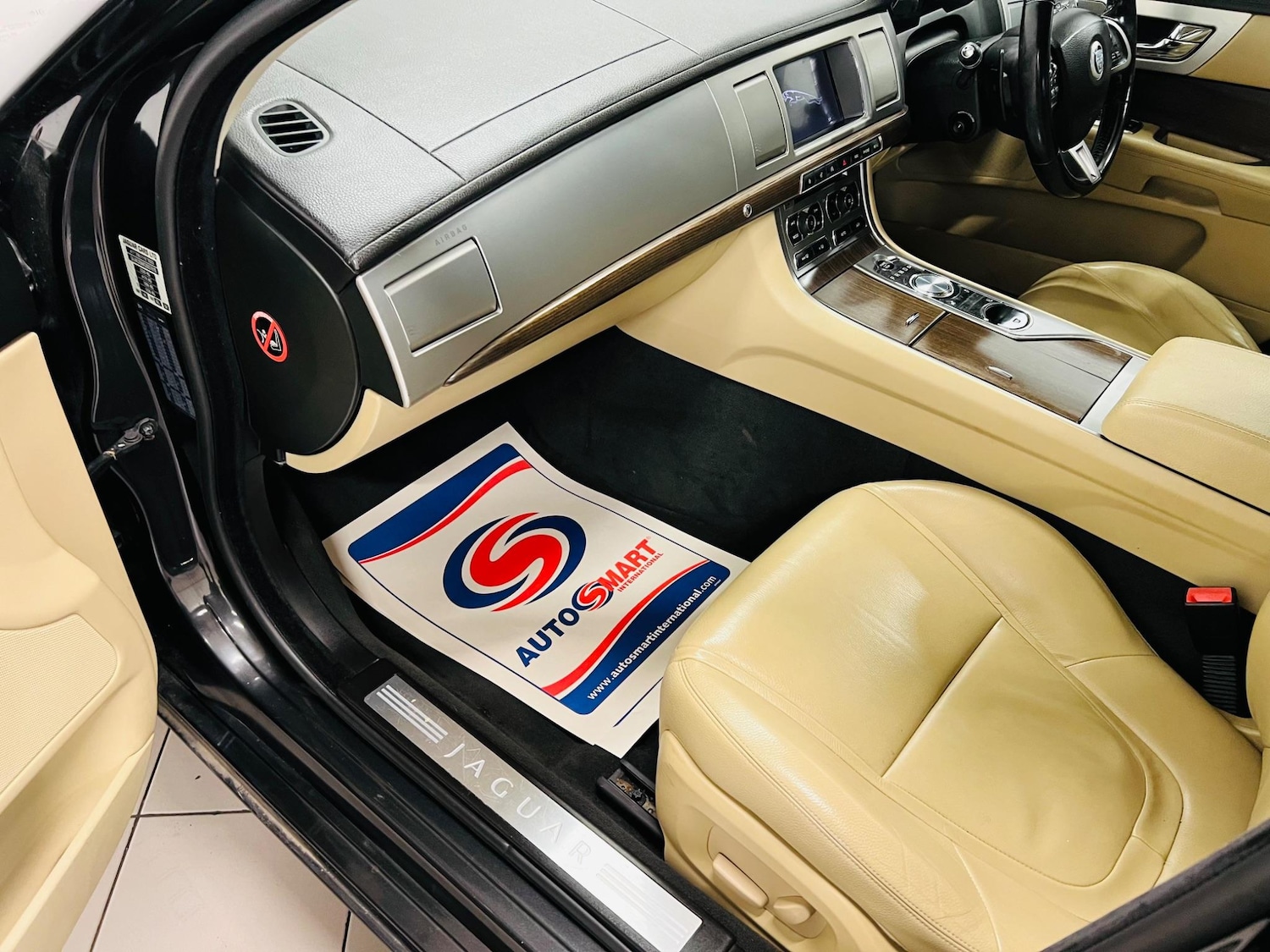 Used Jaguar XF 2012 for sale - 76994910: Photo 38