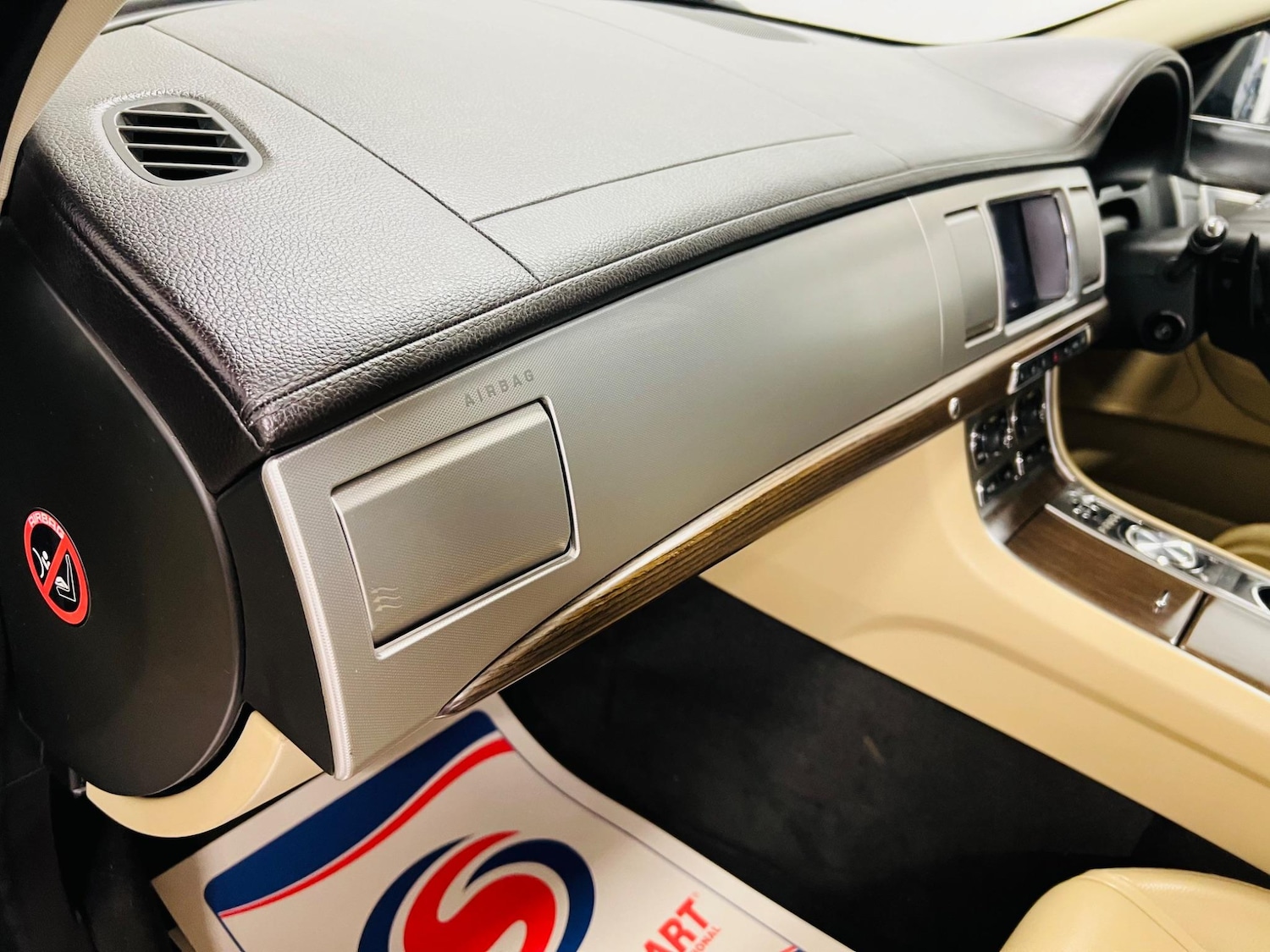 Used Jaguar XF 2012 for sale - 76994910: Photo 39