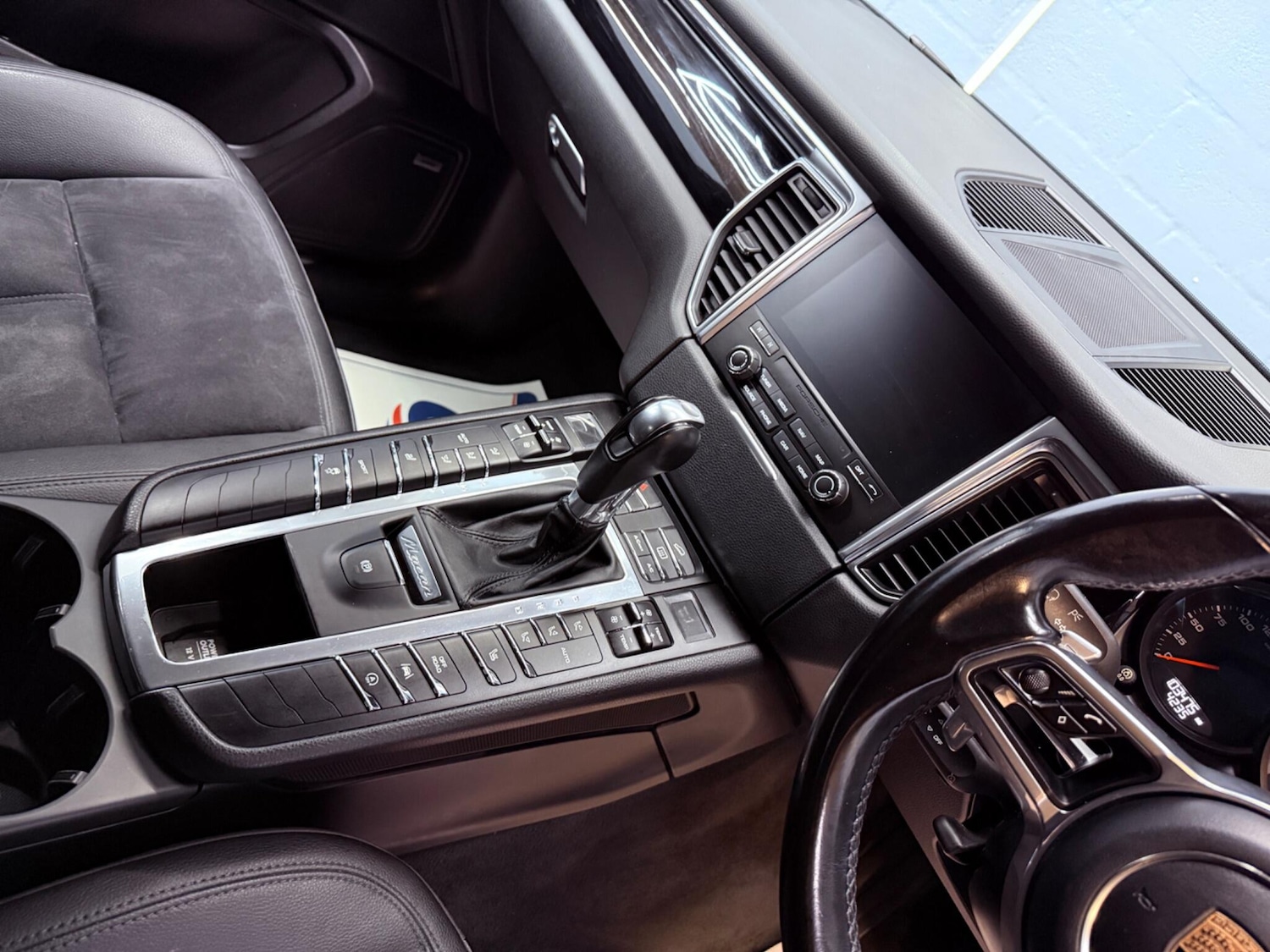 Used Porsche Macan 2016 for sale - 77202490: Photo 61