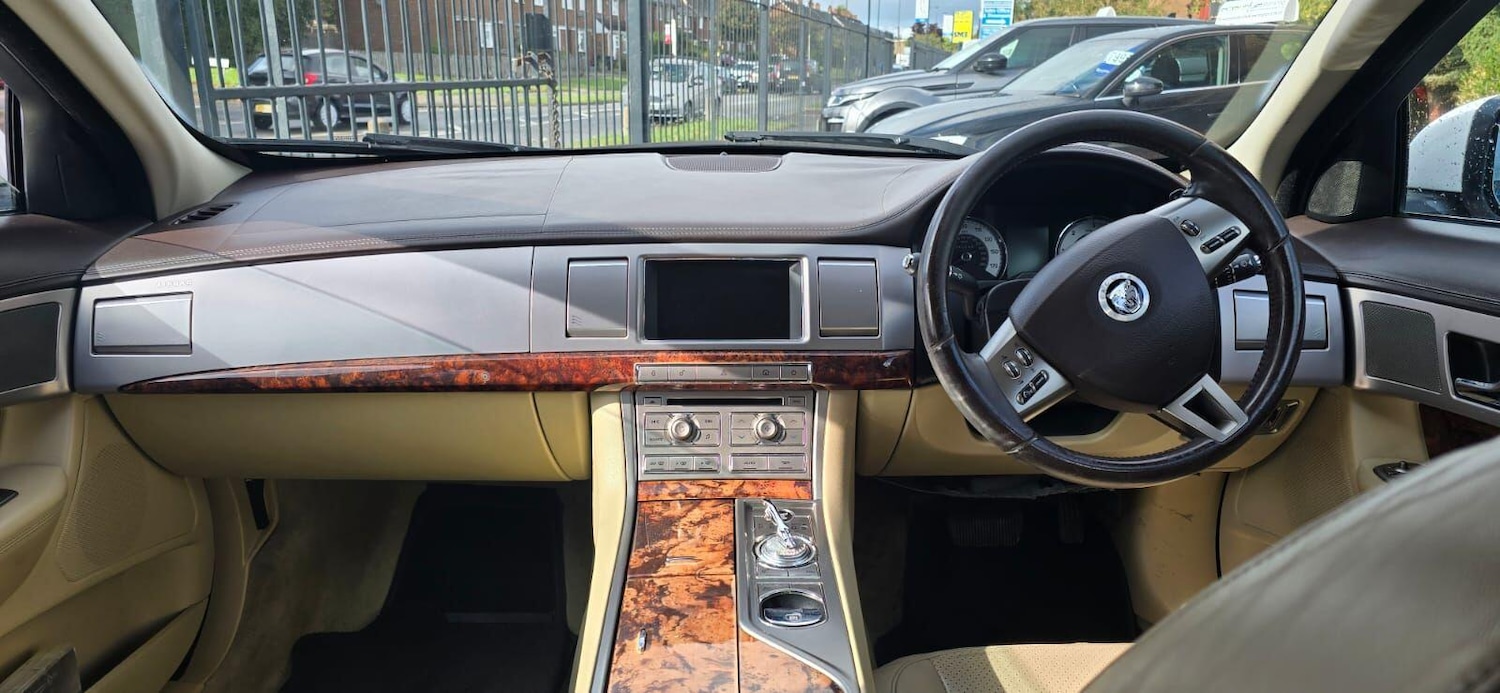 Used Jaguar XF 2010 for sale - 75905451: Photo 8