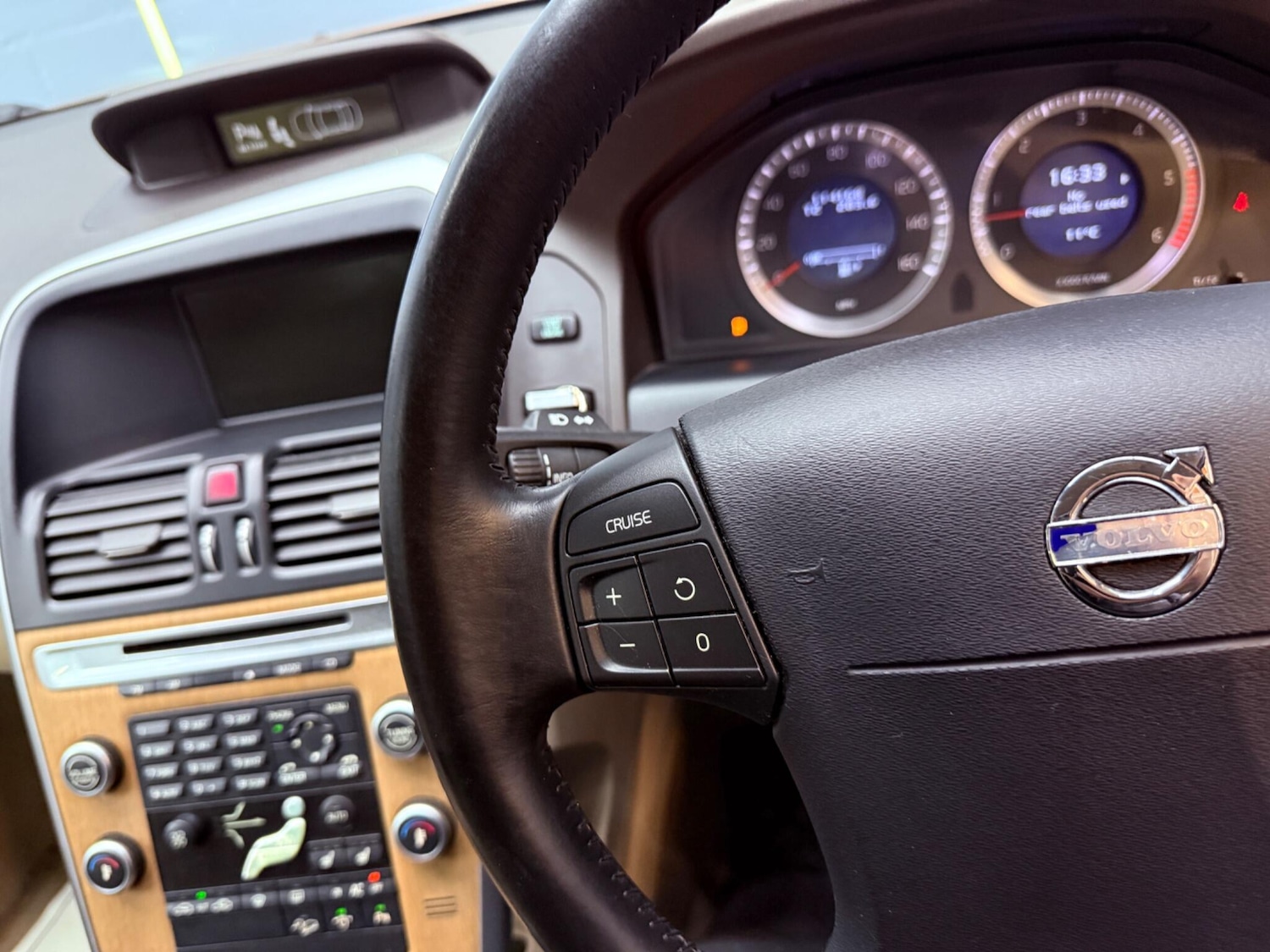 Used Volvo XC60 2009 for sale - 77738365: Photo 18