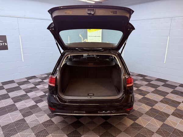 Used Volkswagen Golf 2017 for sale - 76152500: Photo 32
