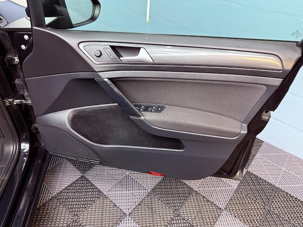 Used Volkswagen Golf 2017 for sale - 76152500: Photo 42